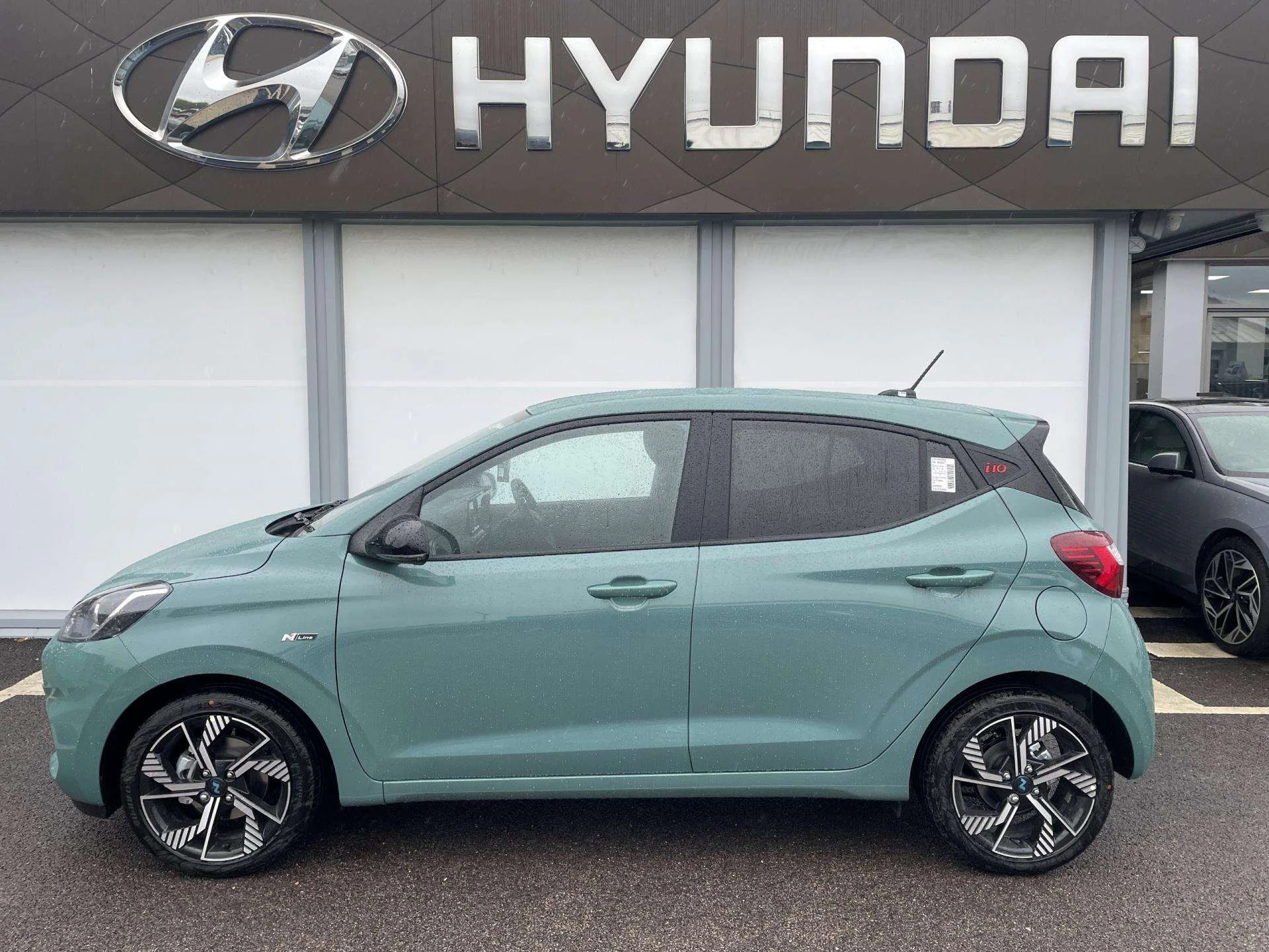 Vehicle image 4