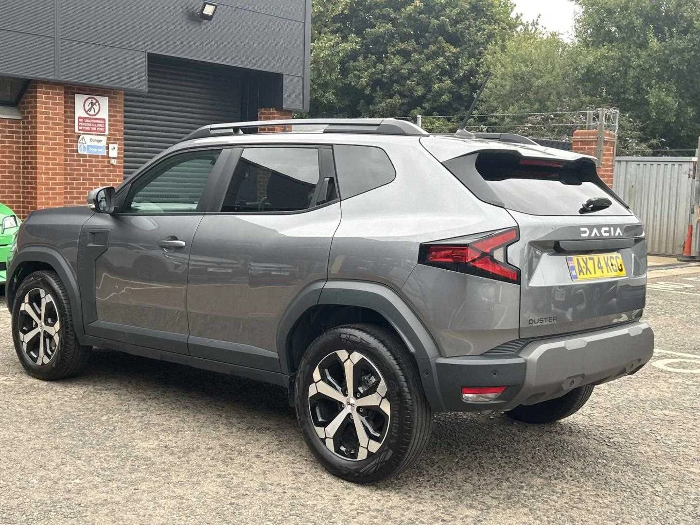 Vehicle image 3