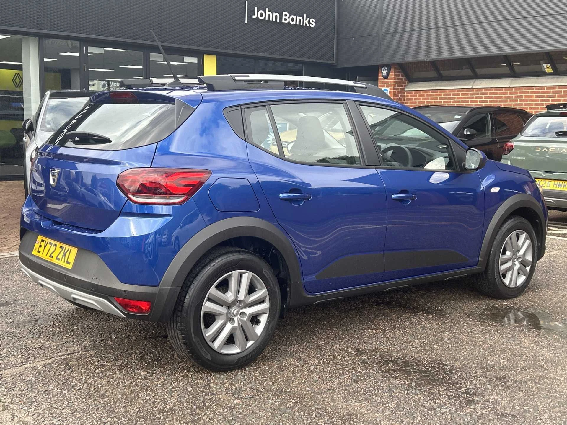 Vehicle image 4