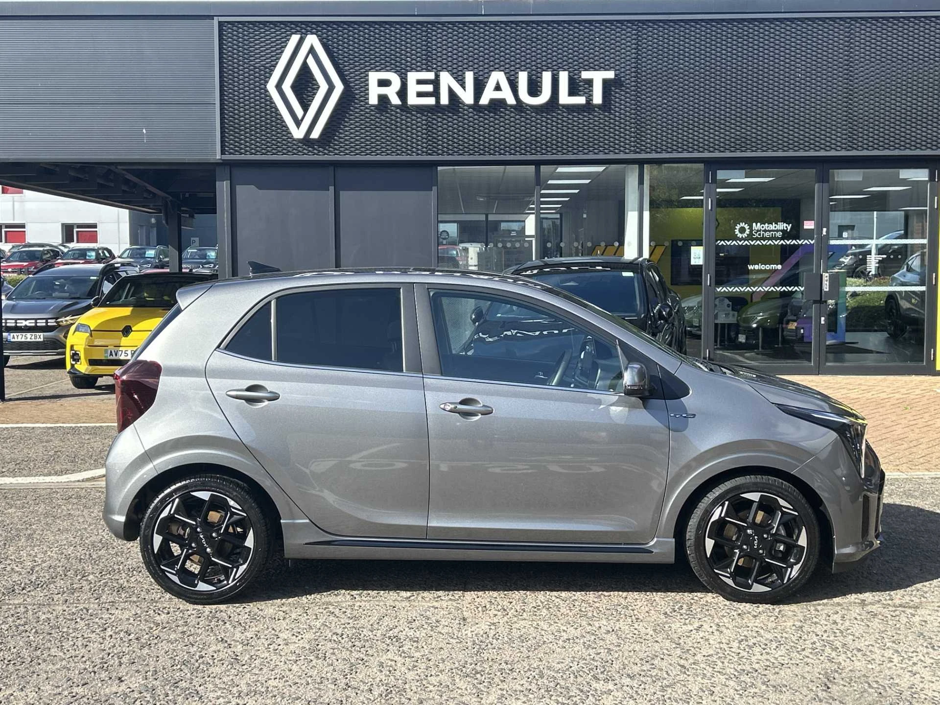 Vehicle image 5