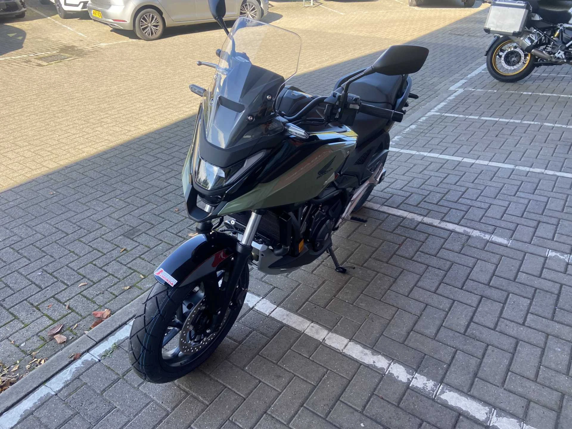 Vehicle image 4