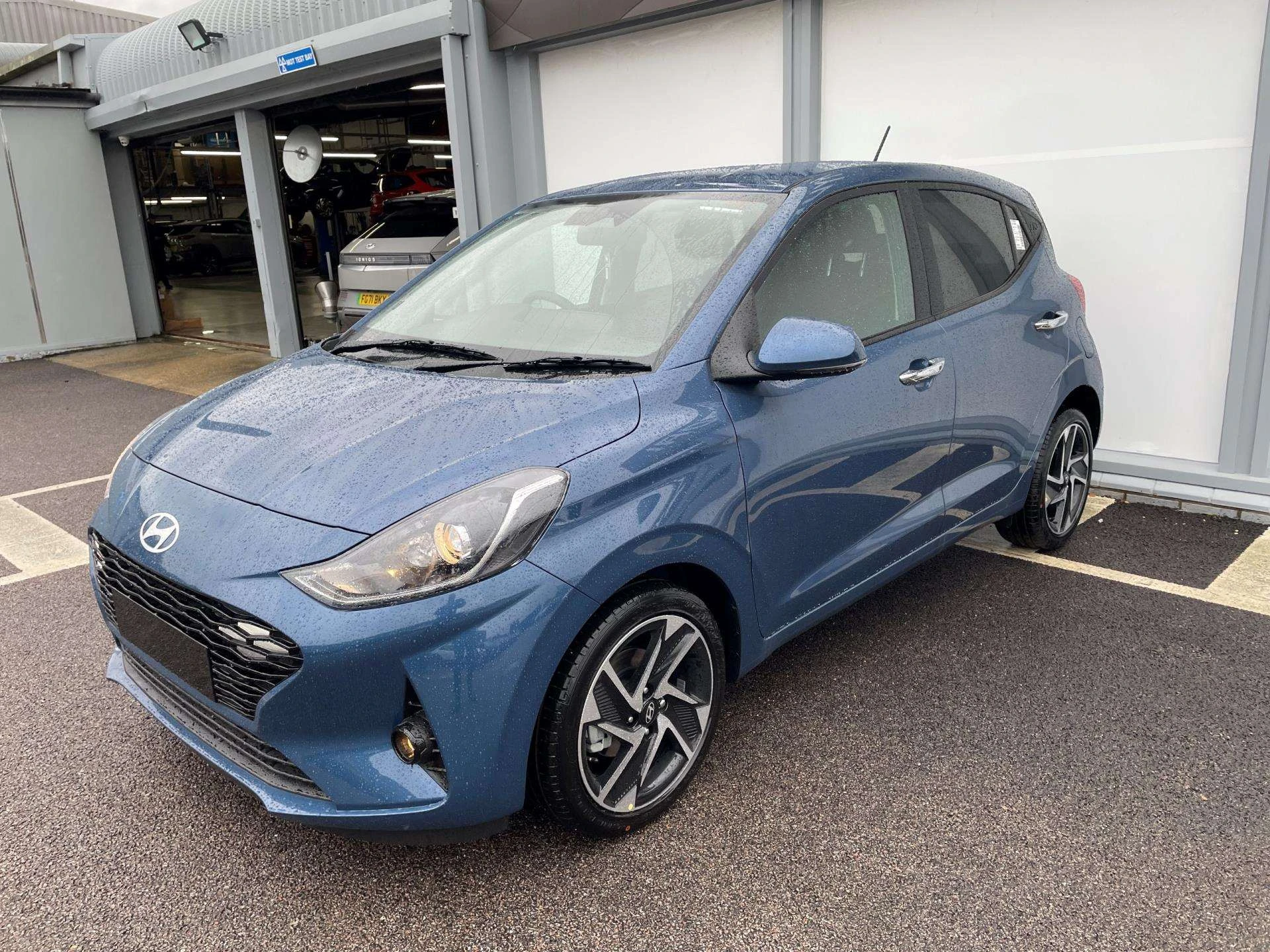 Vehicle image 6