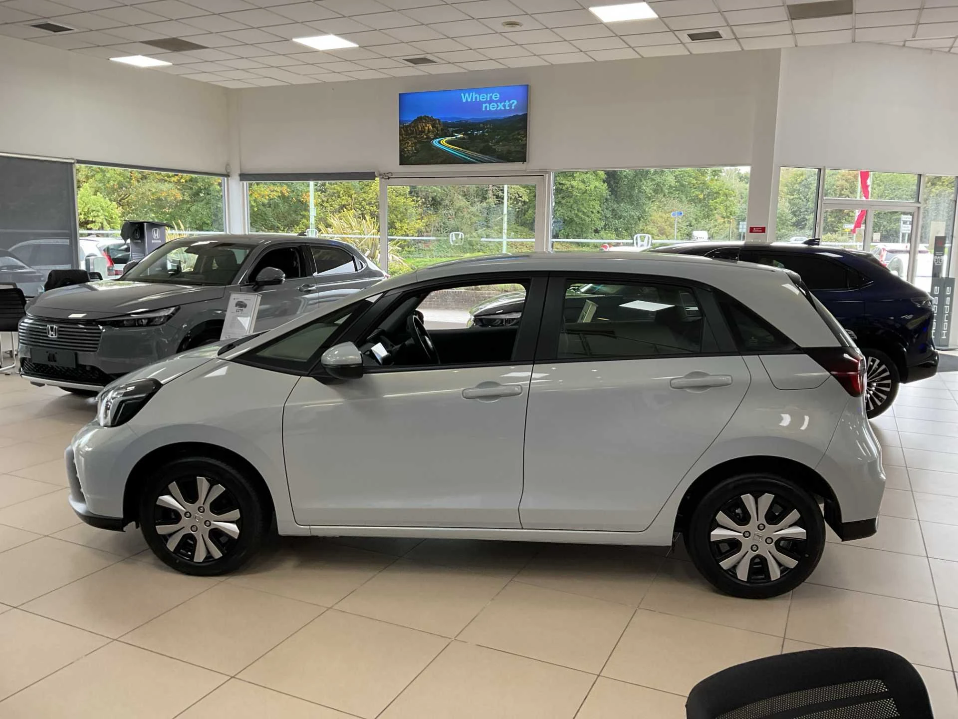Vehicle image 3
