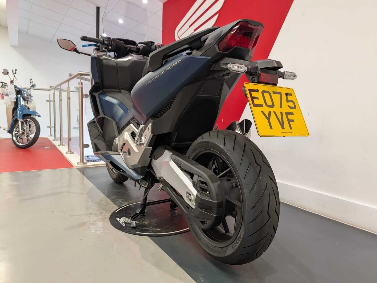 Vehicle image 5