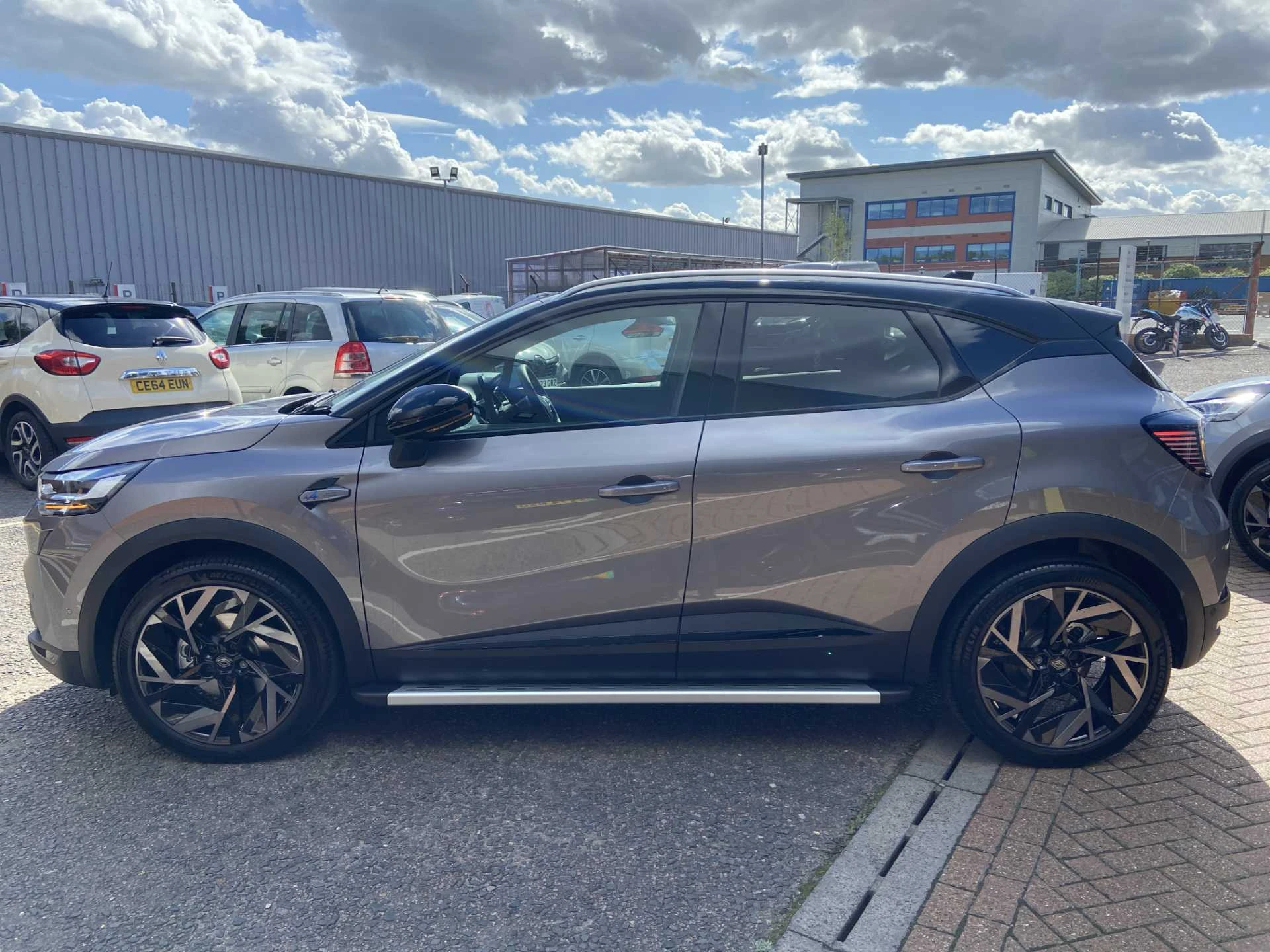 Vehicle image 6