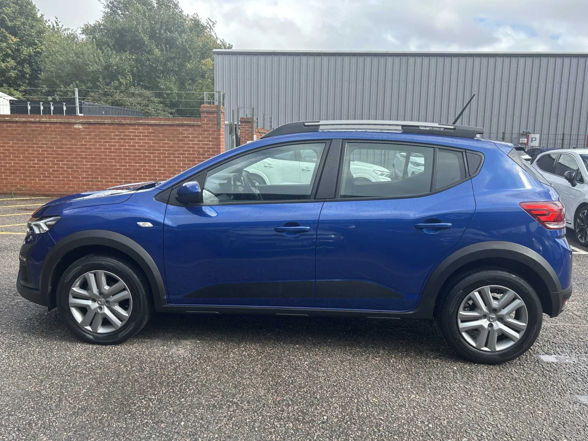 Vehicle image 7