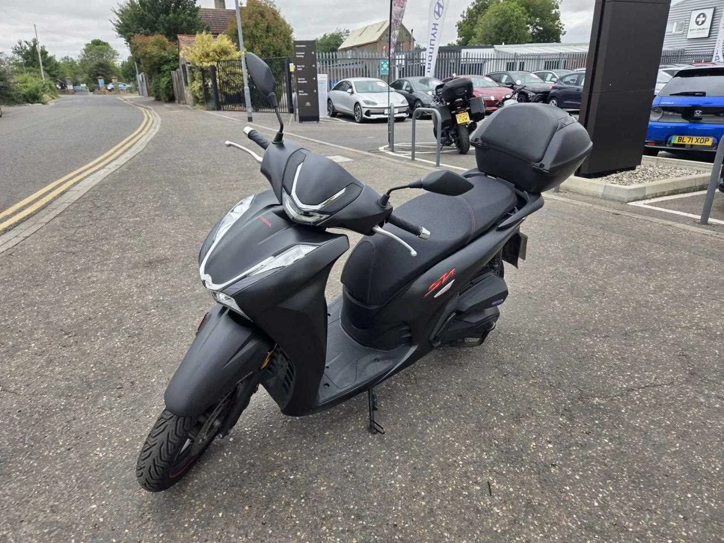 Vehicle image 7
