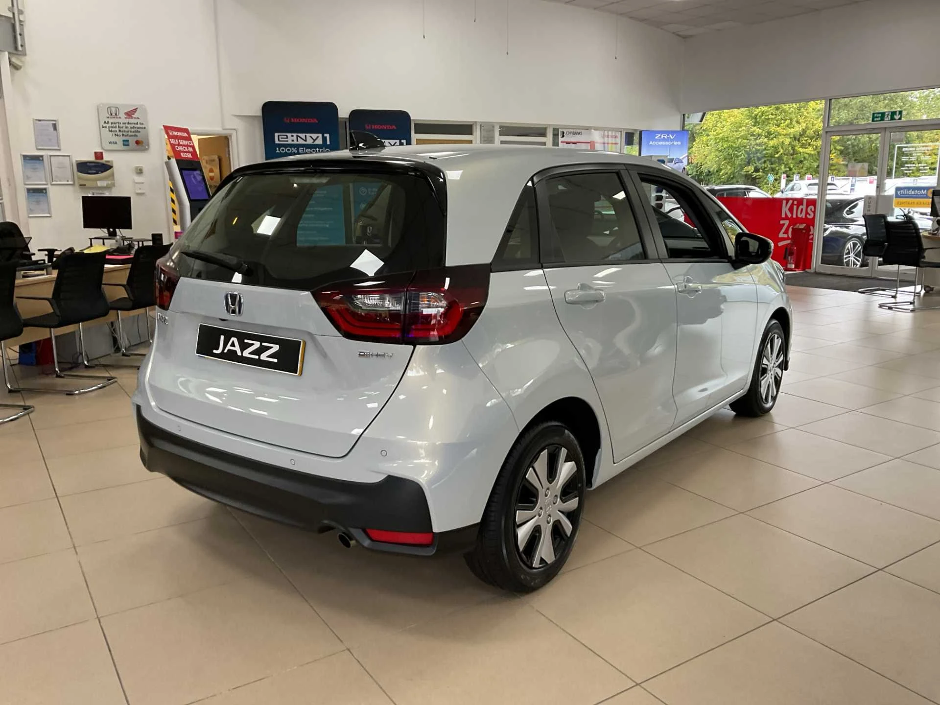 Vehicle image 6