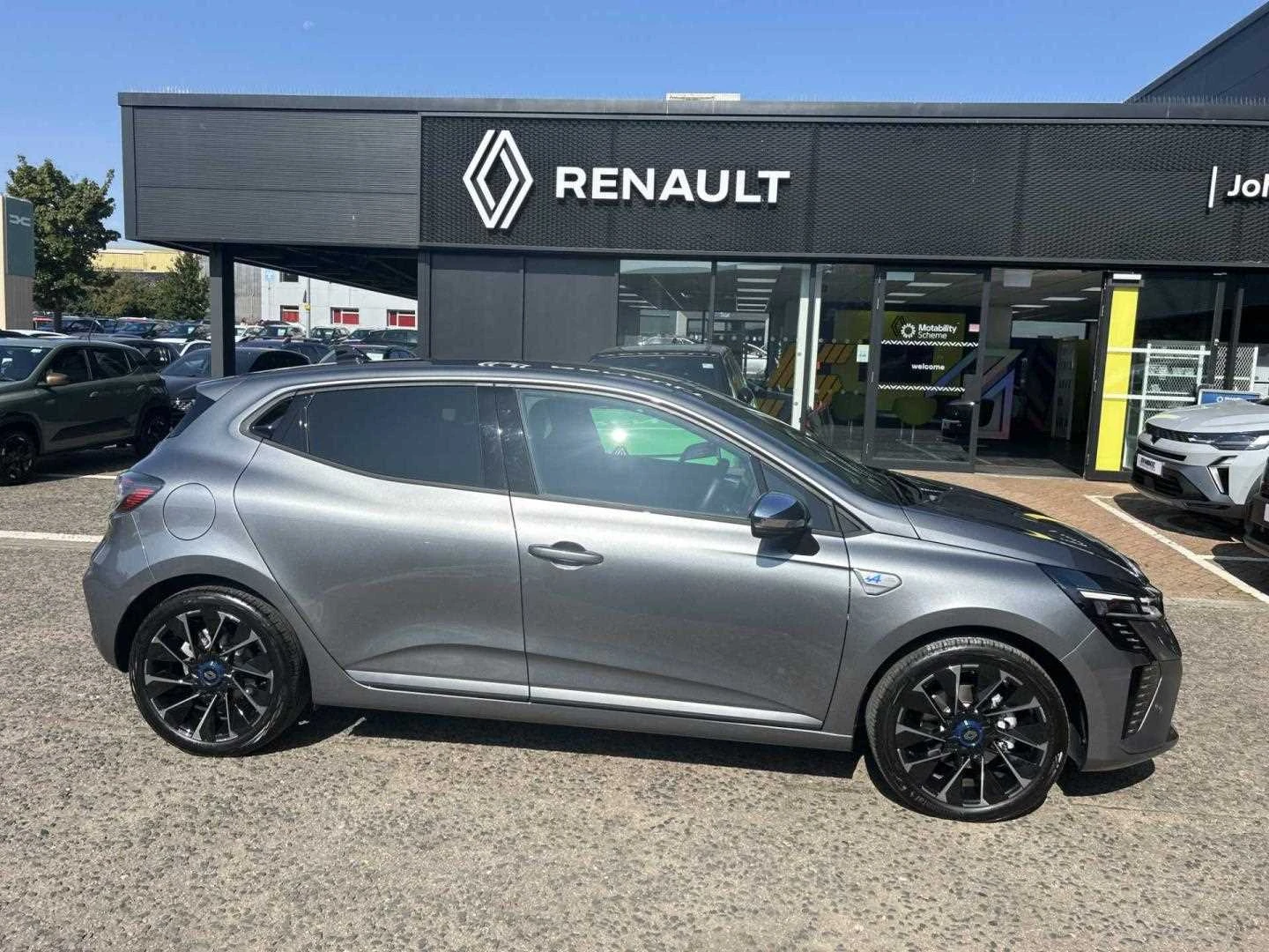 Vehicle image 5