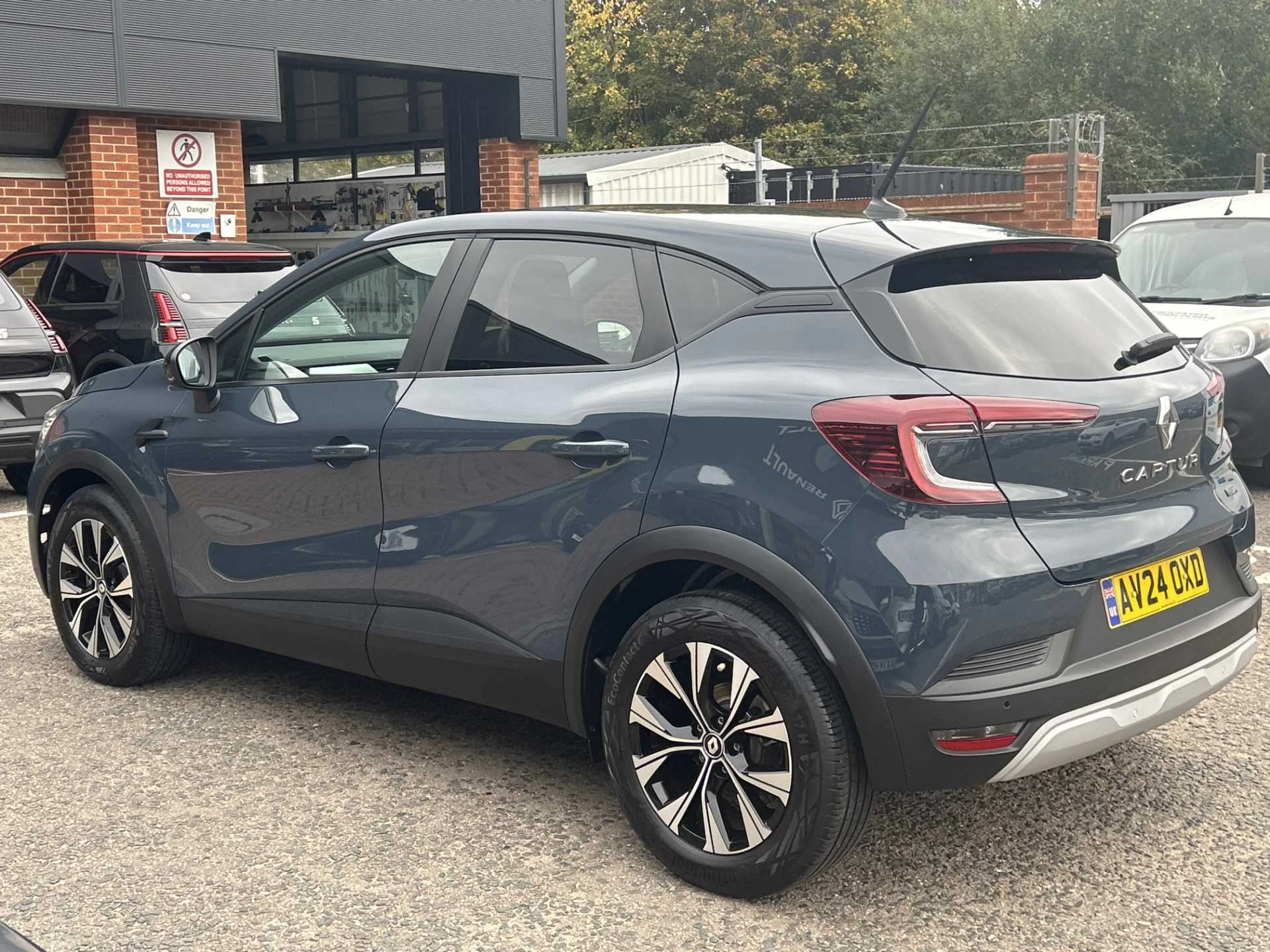 Vehicle image 3