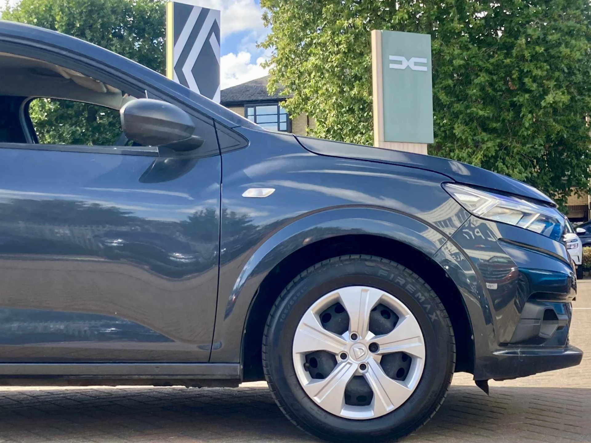 Vehicle image 7
