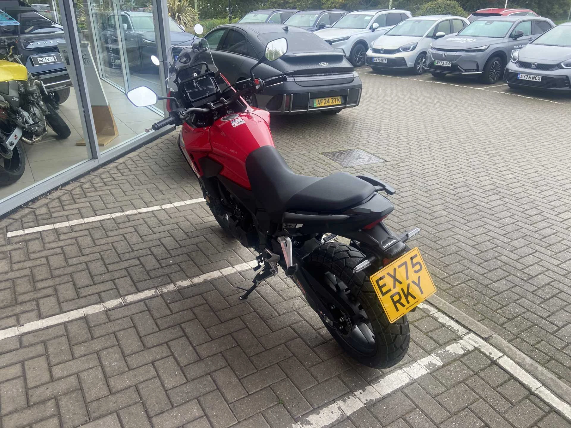 Vehicle image 5
