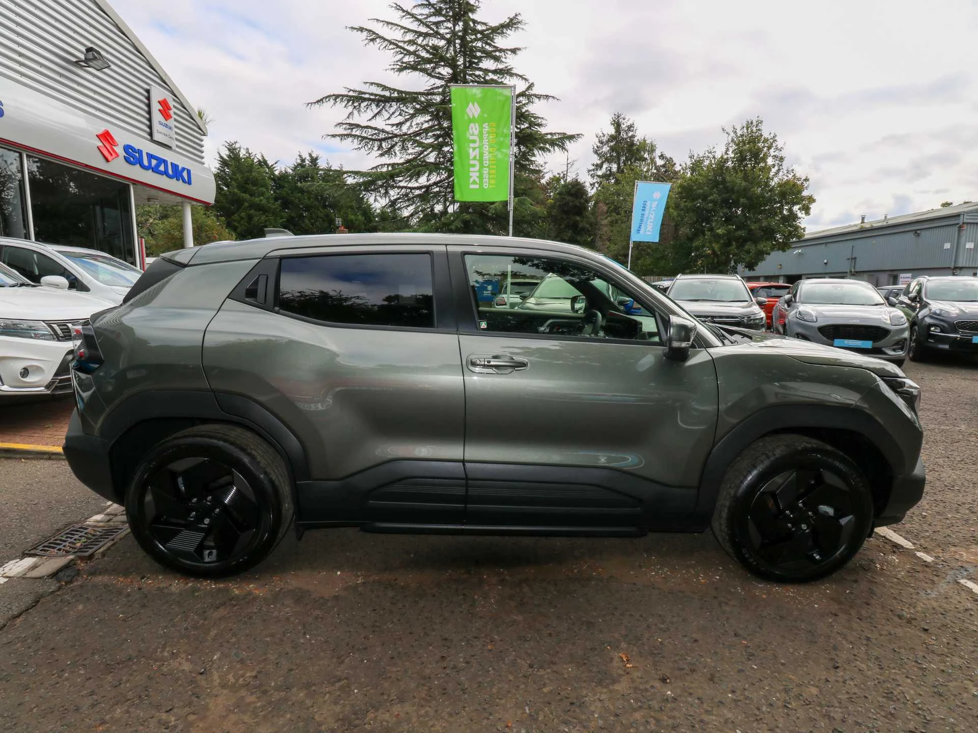 Vehicle image 5