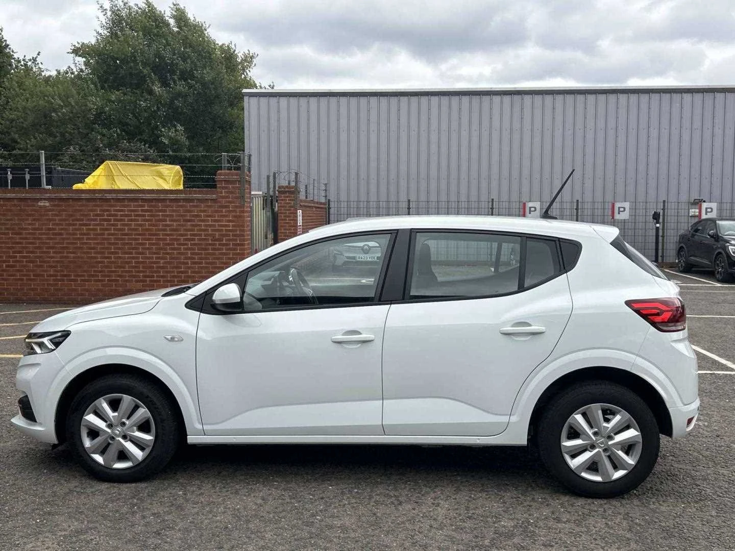 Vehicle image 7