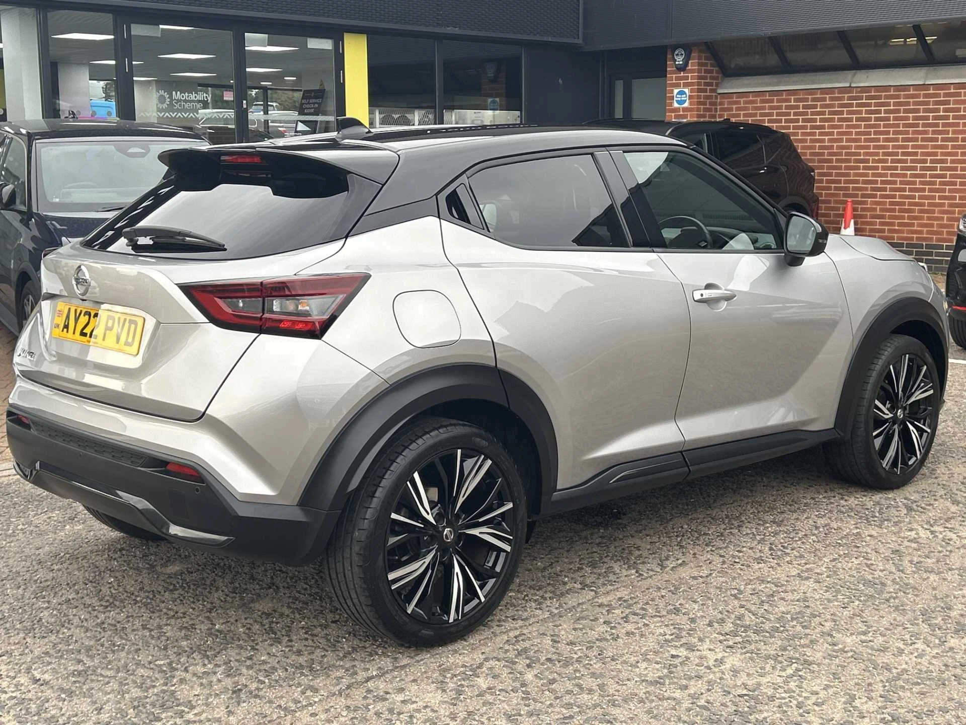 Vehicle image 5