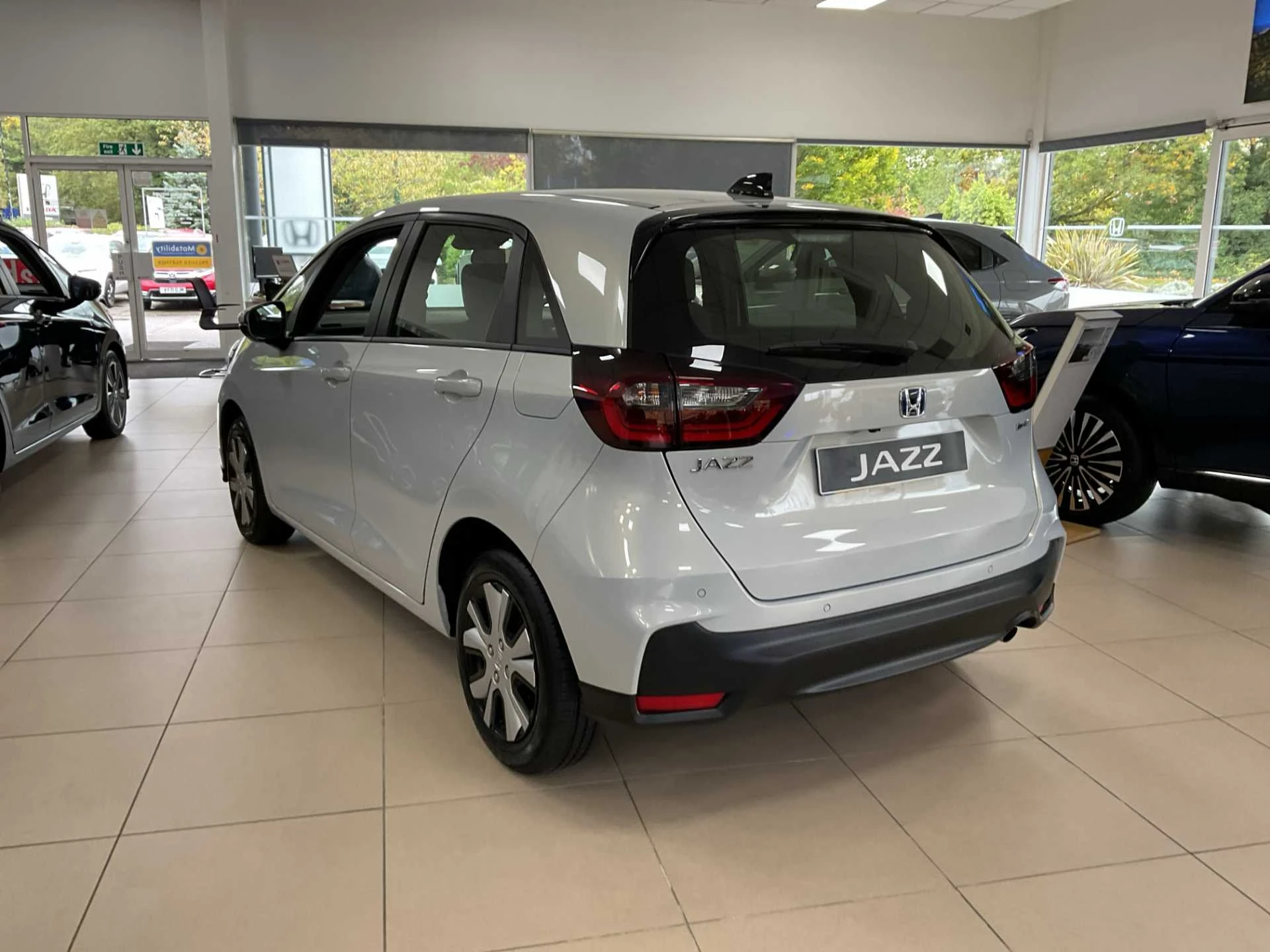 Vehicle image 4