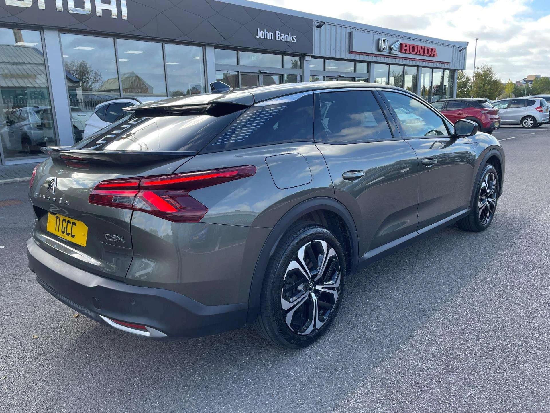 Vehicle image 7