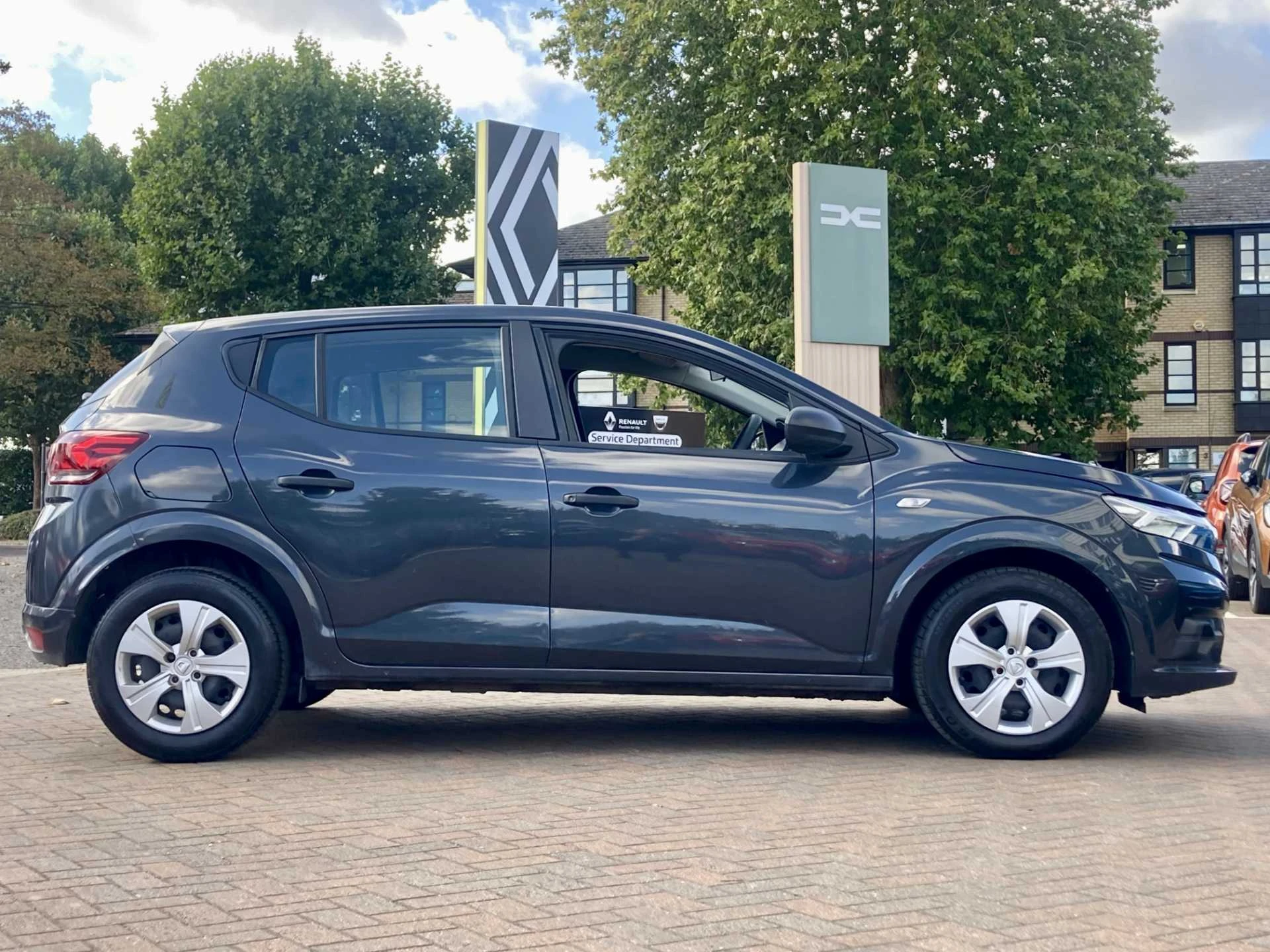 Vehicle image 6