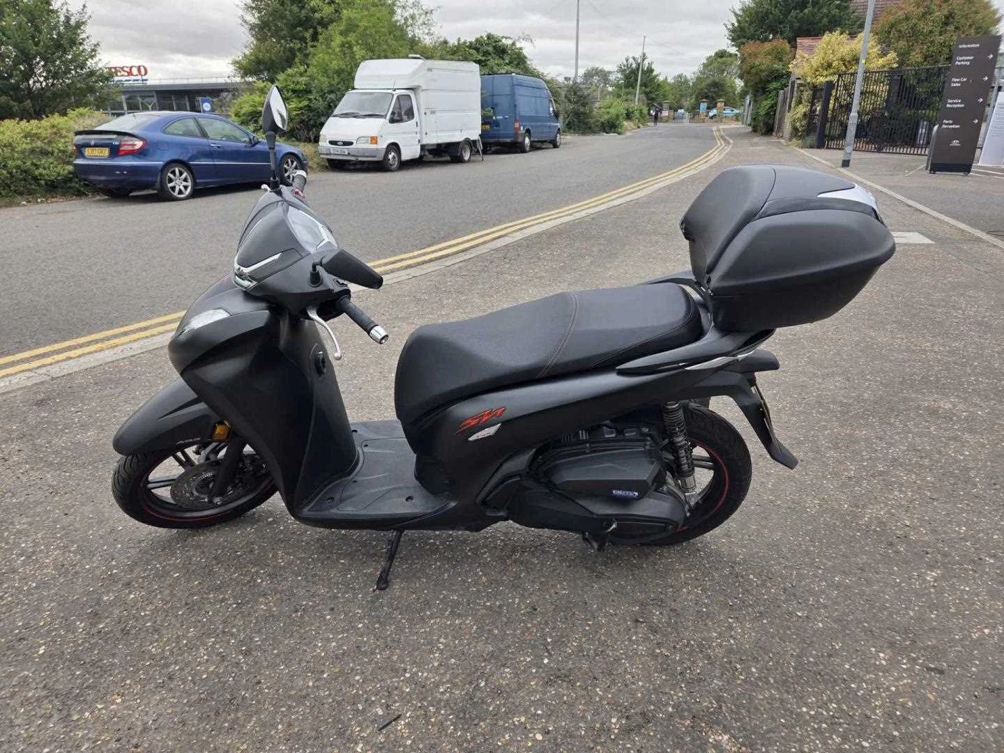 Vehicle image 6