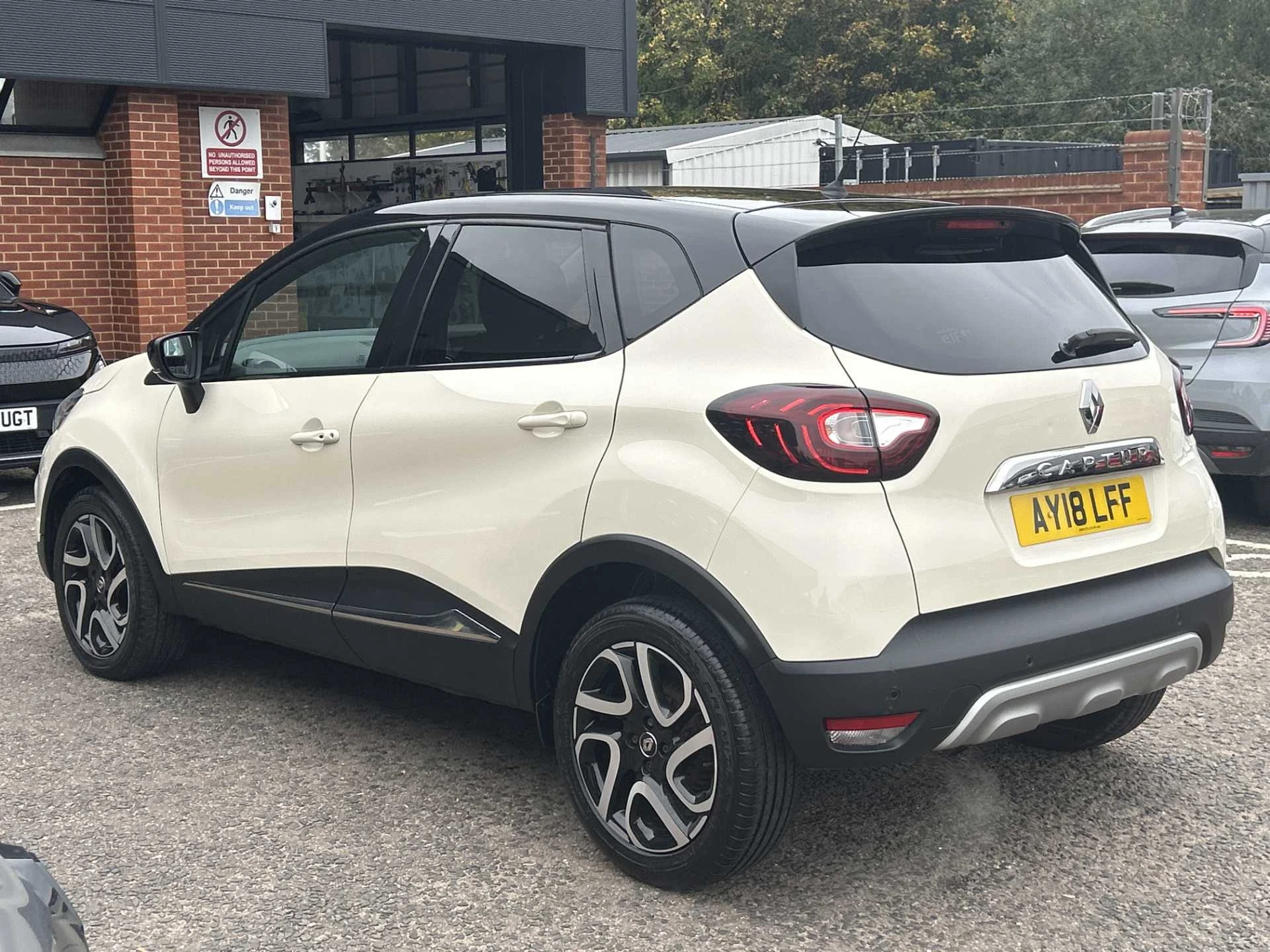 Vehicle image 3