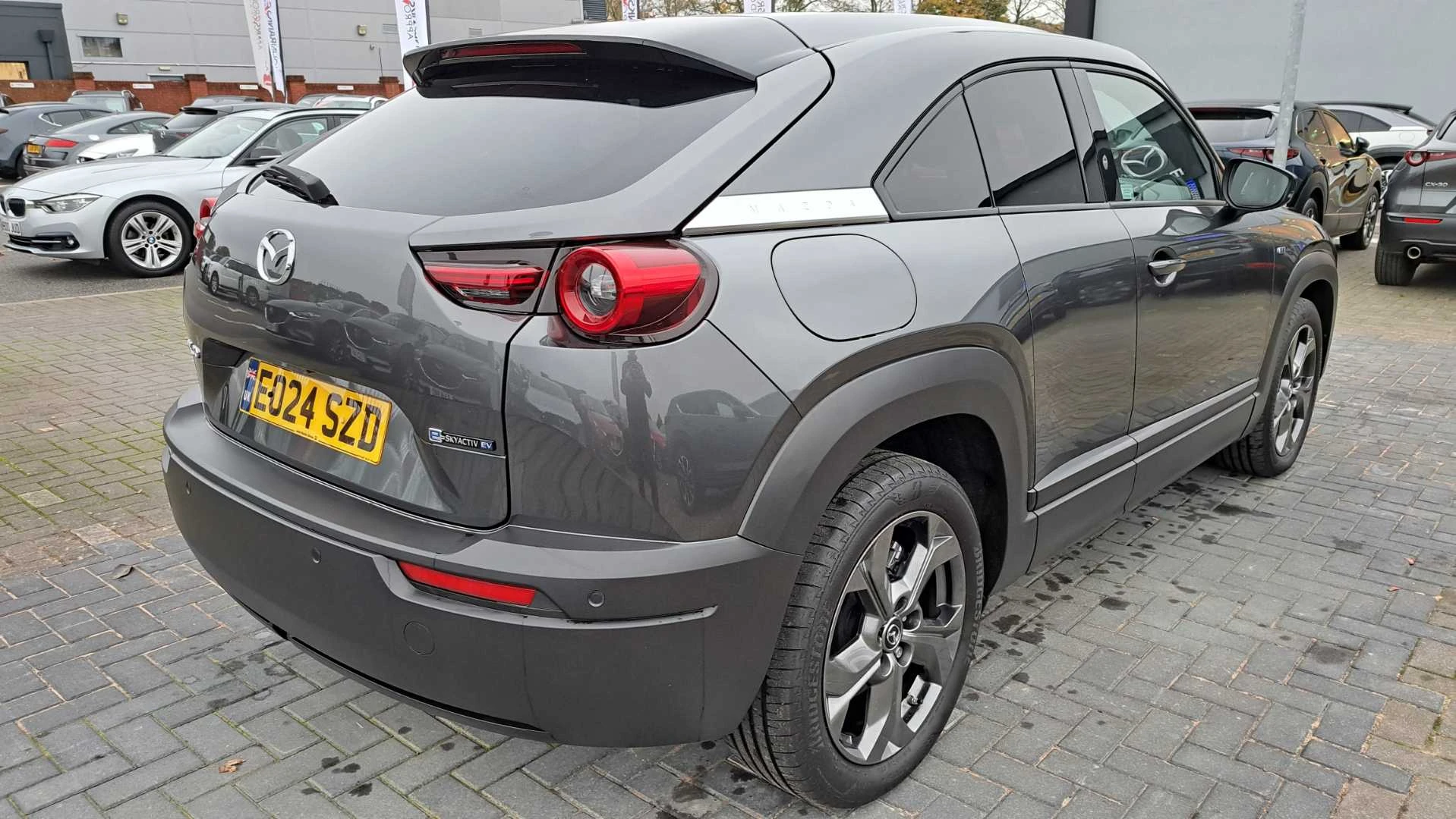 Vehicle image 7