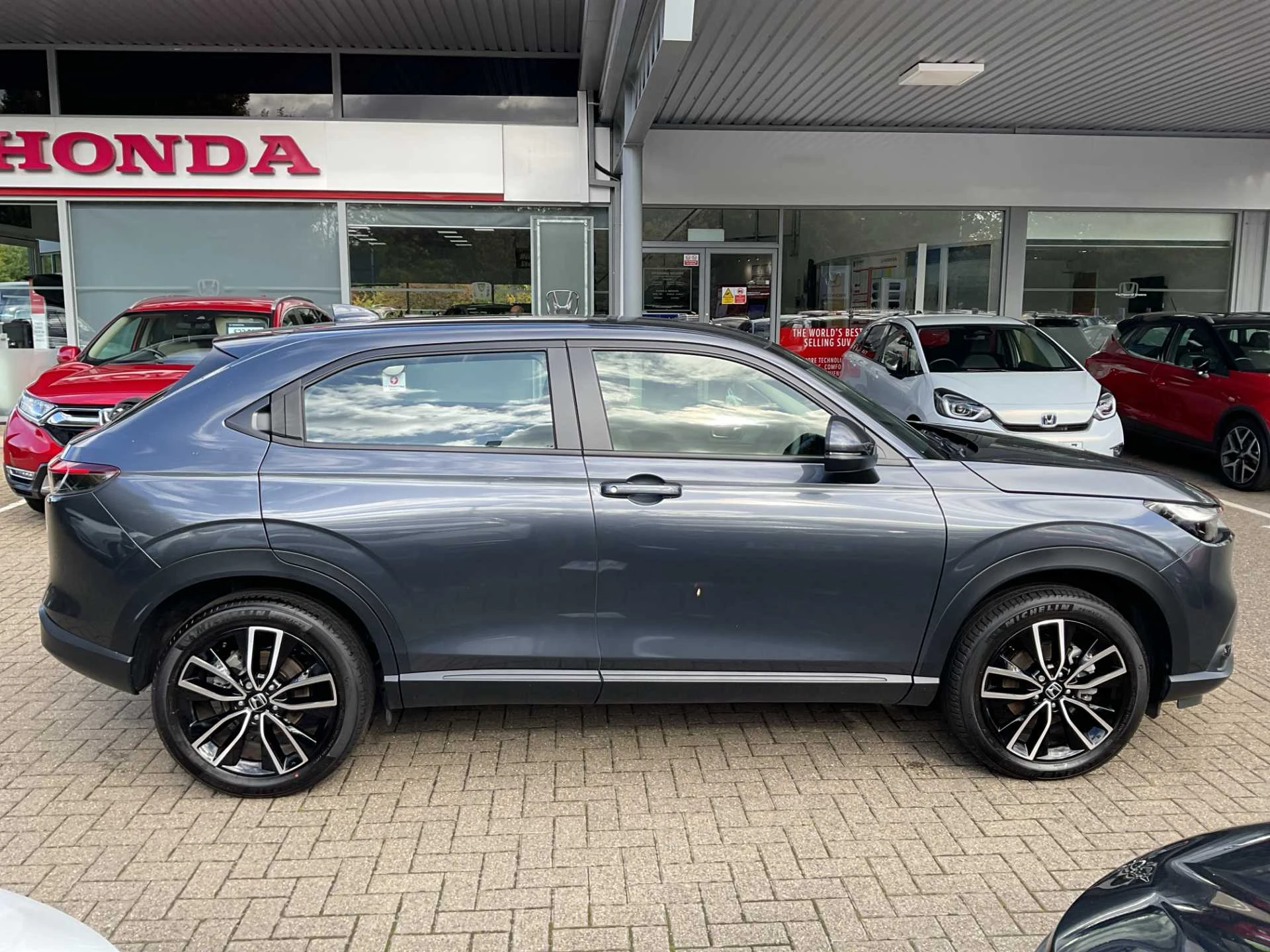Vehicle image 5