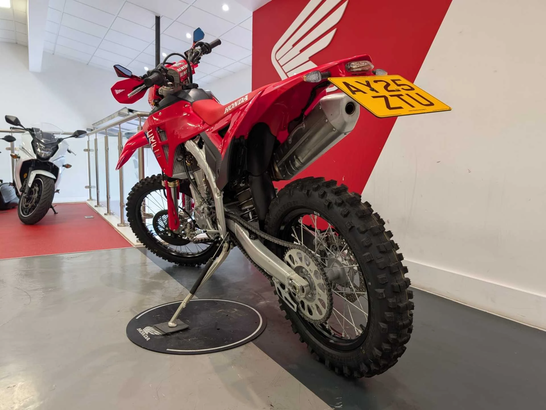 Vehicle image 5