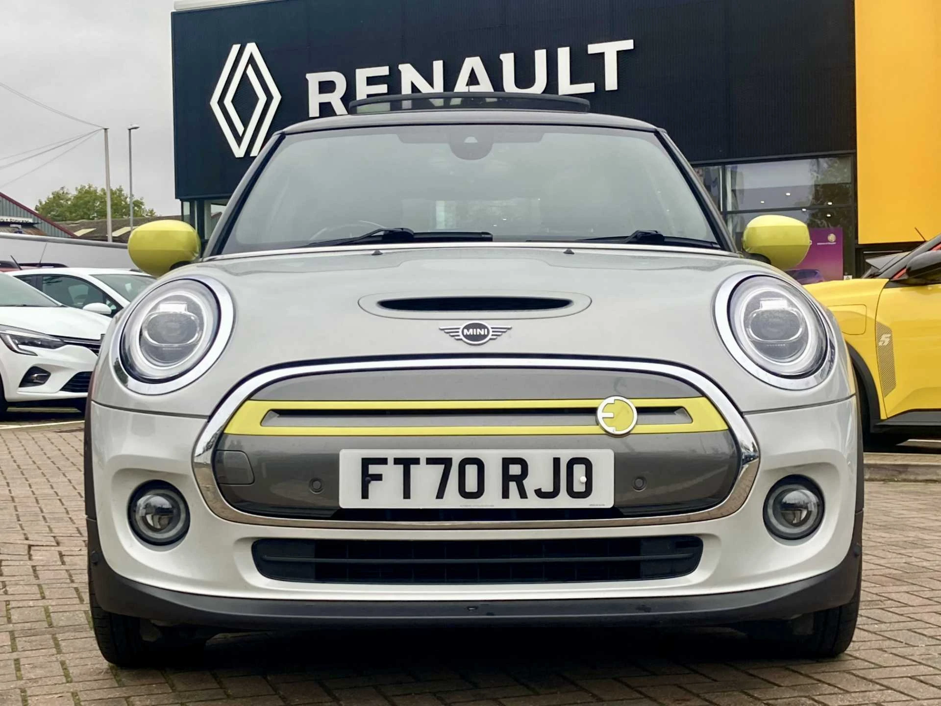 Vehicle image 5