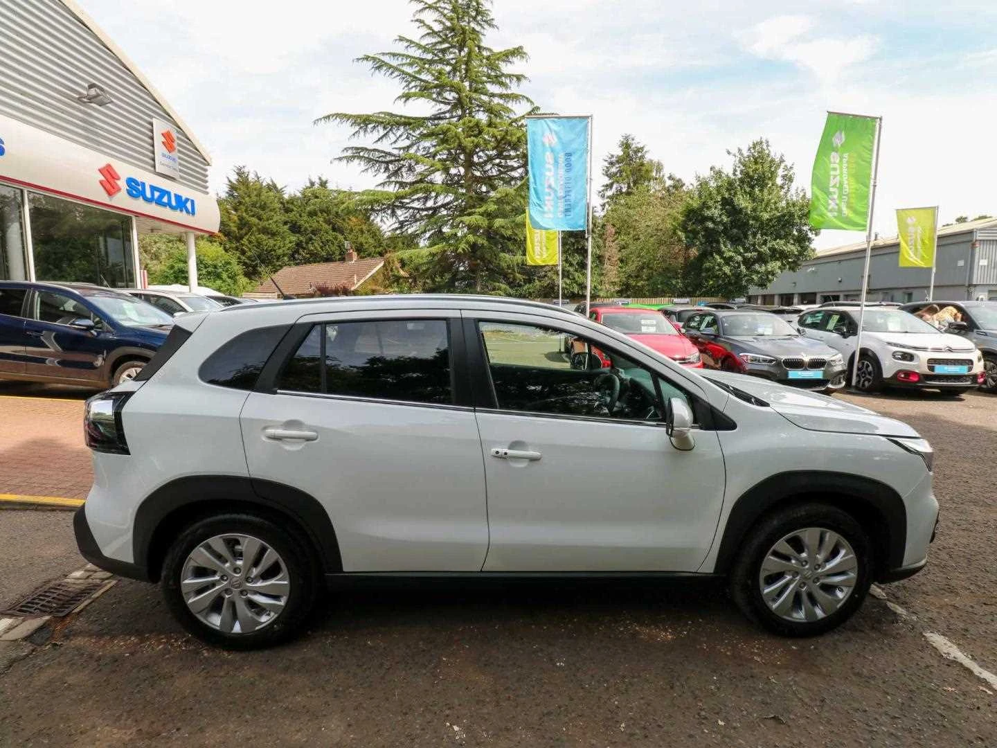 Vehicle image 5