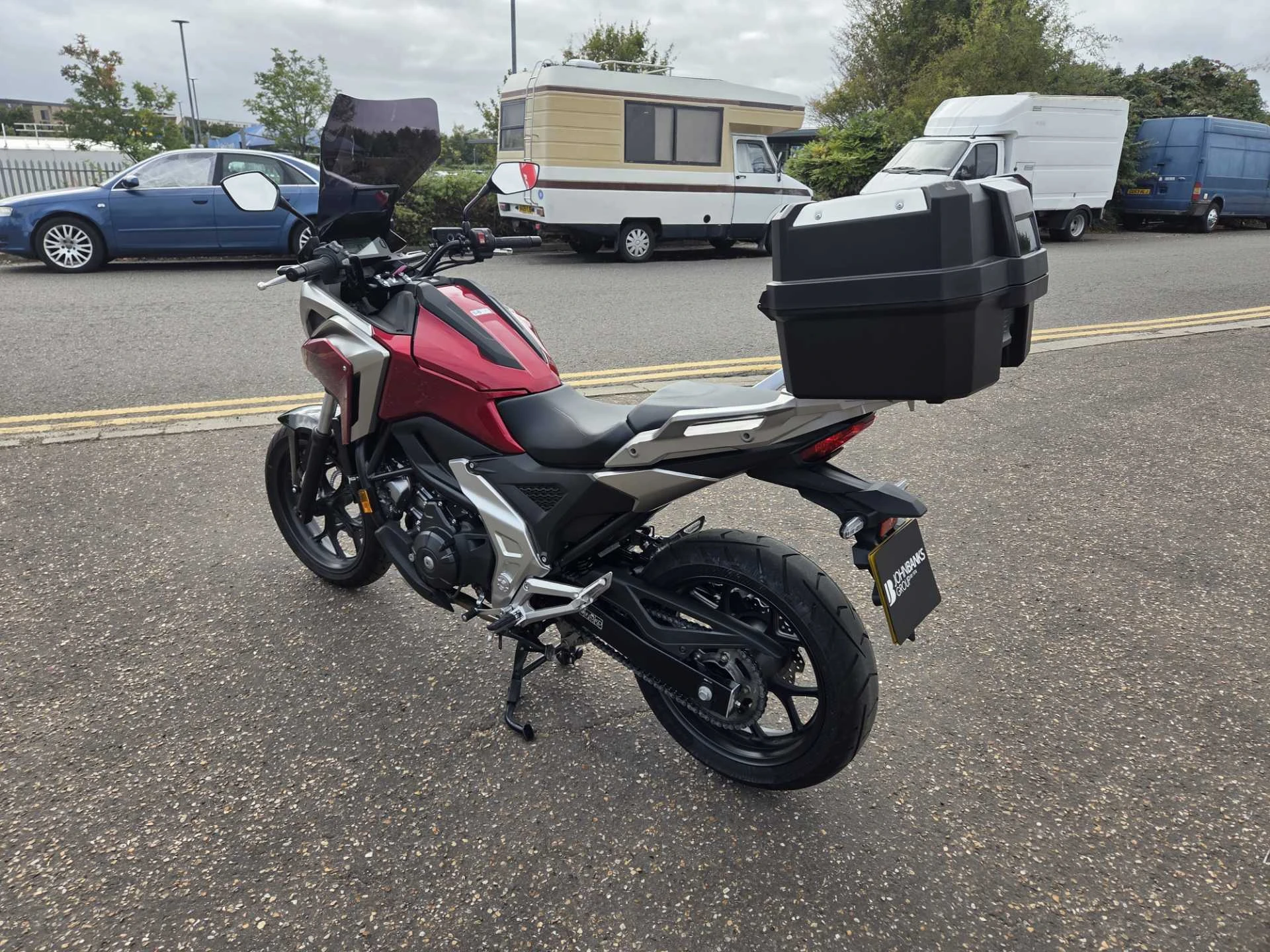 Vehicle image 5
