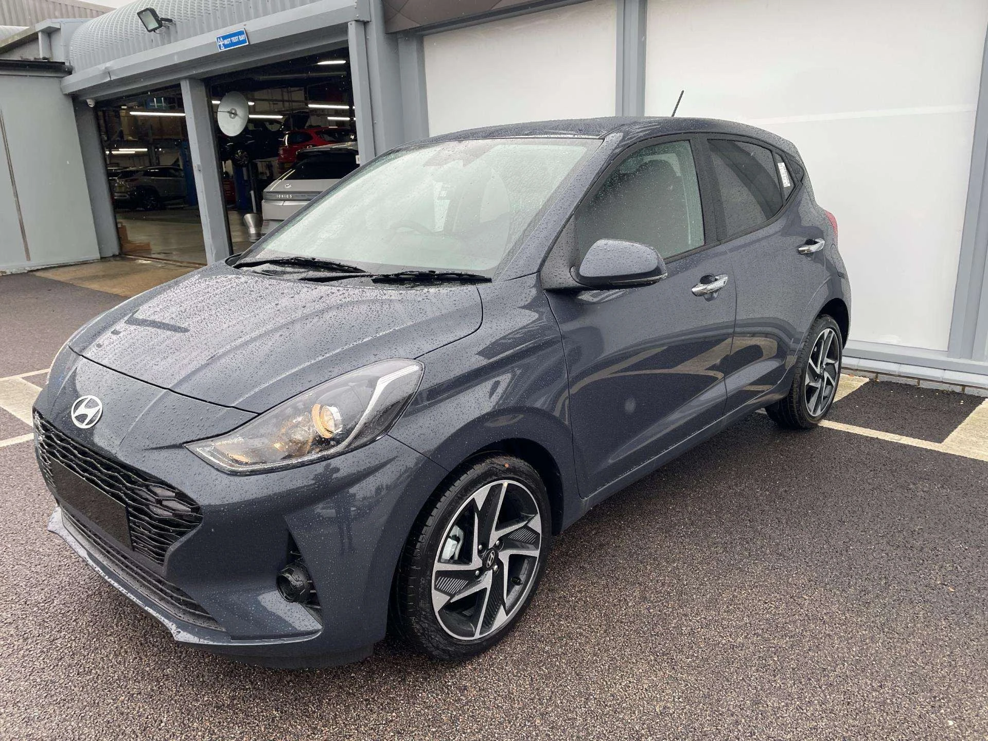 Vehicle image 6