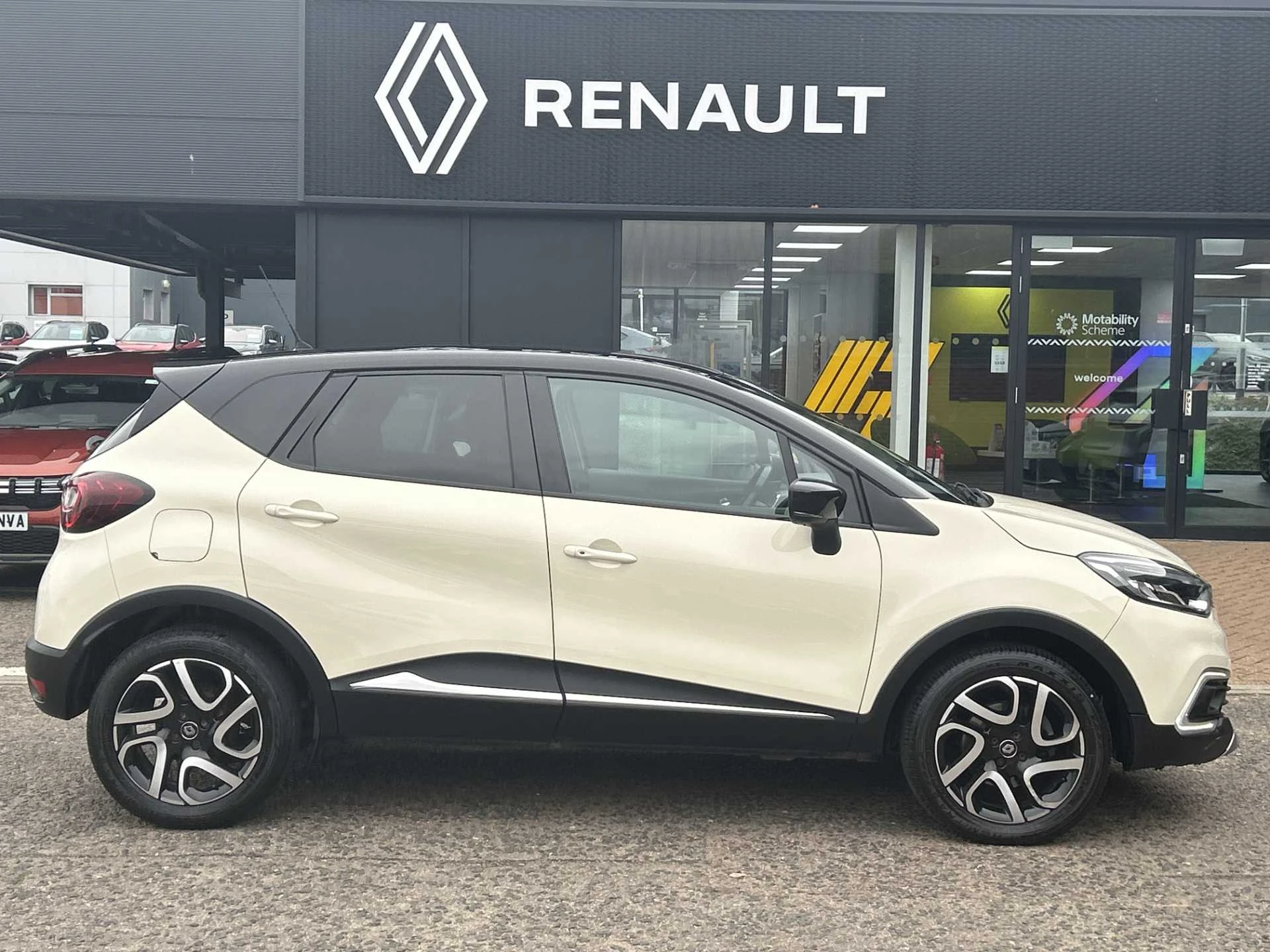 Vehicle image 5