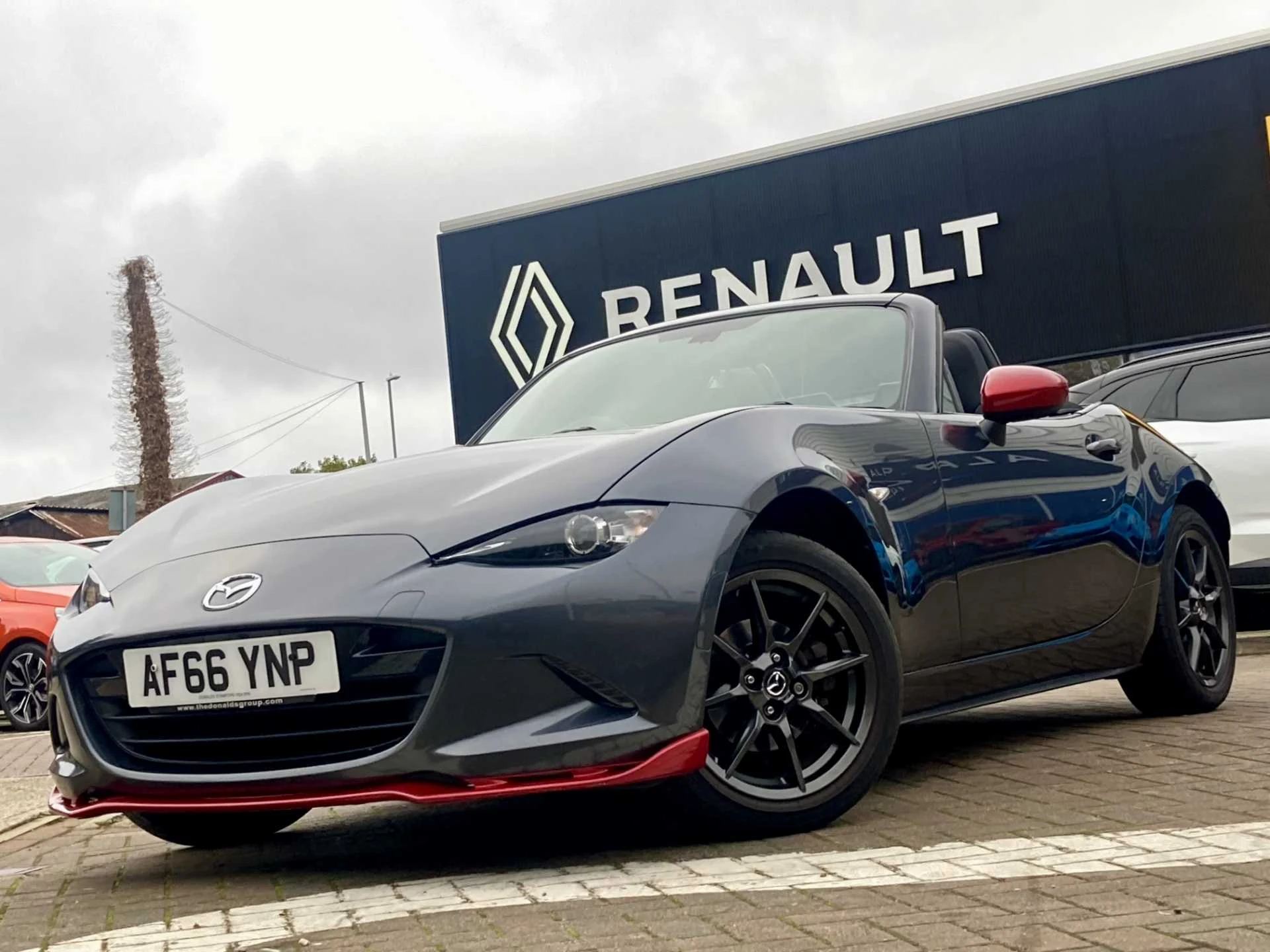 Vehicle image 4