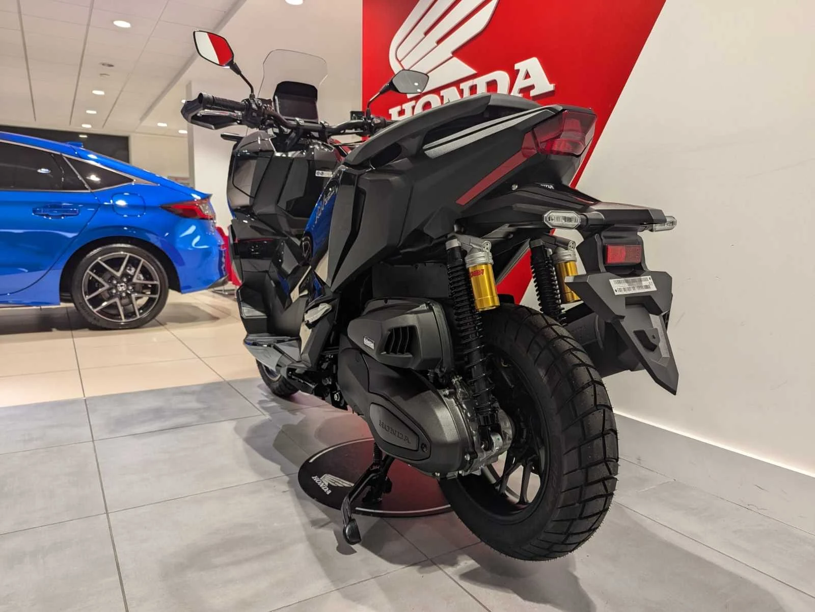 Vehicle image 5