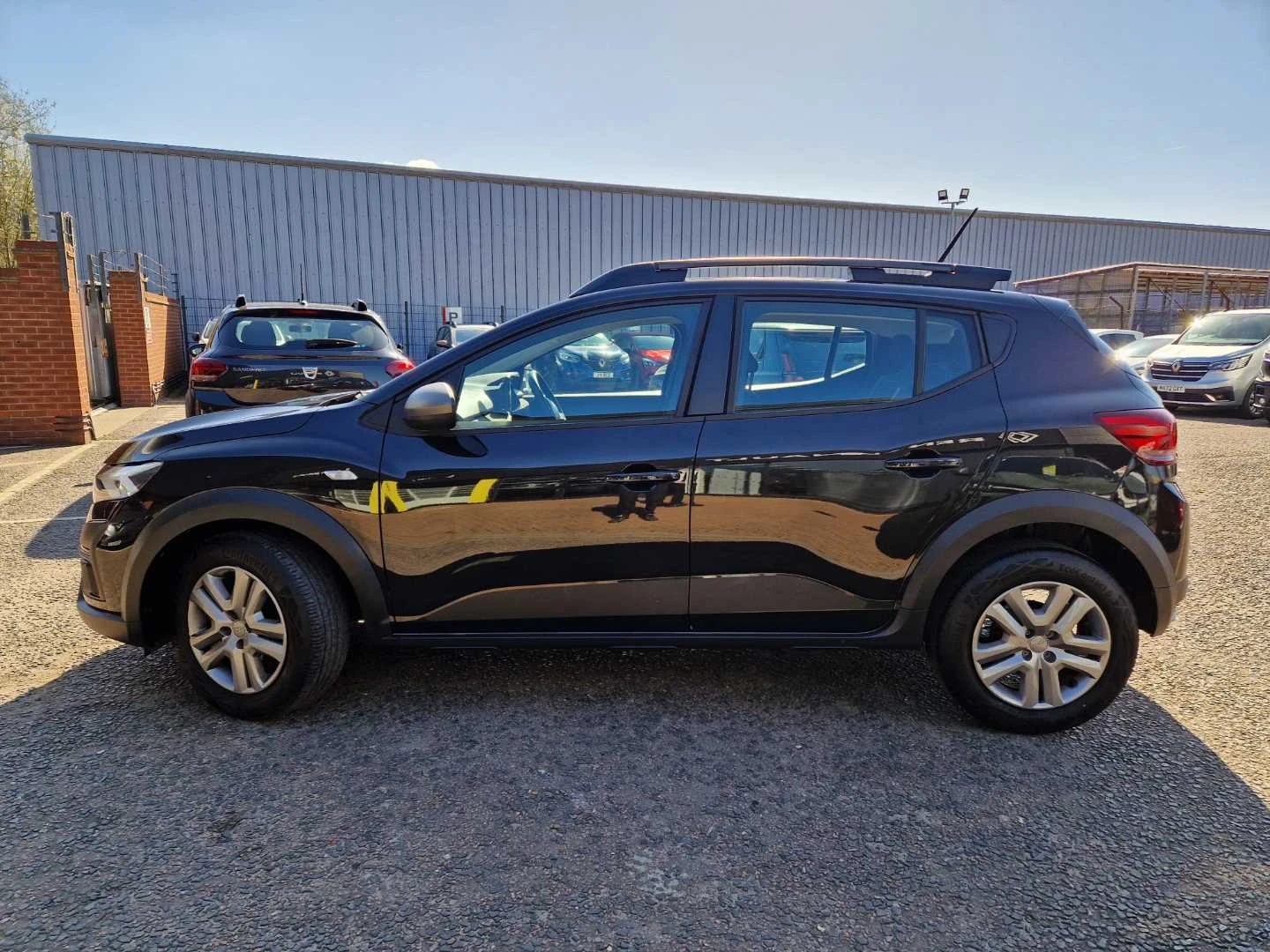 Vehicle image 4