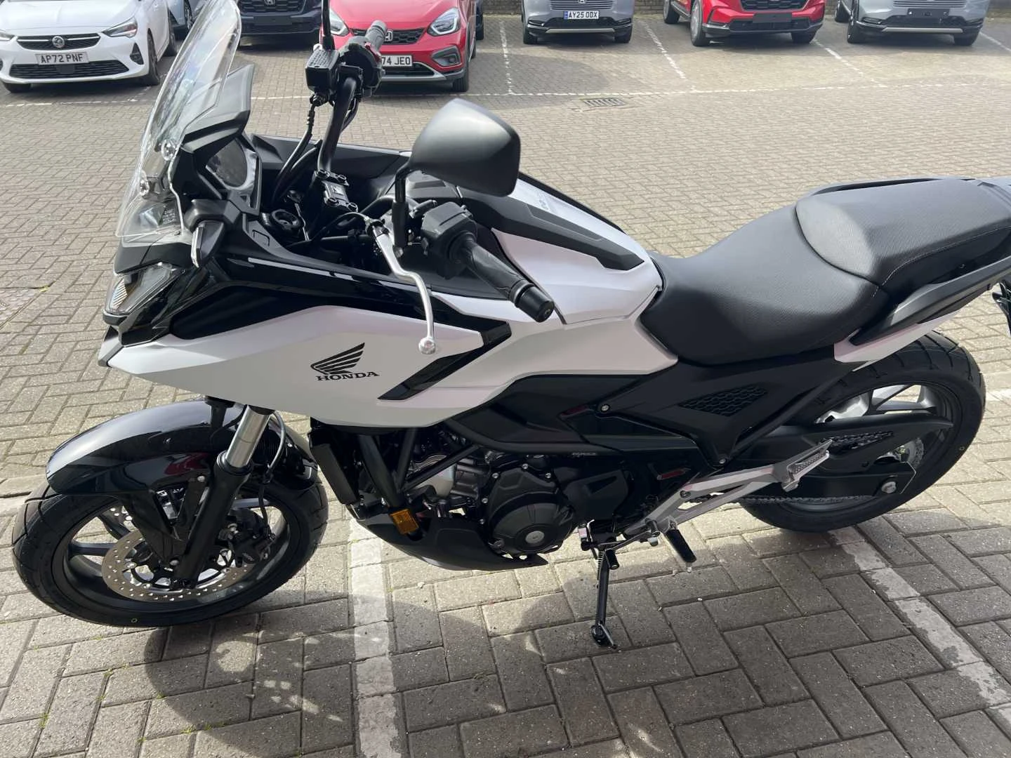 Vehicle image 7