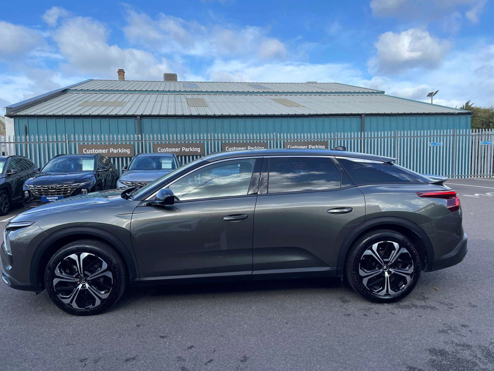 Vehicle image 4