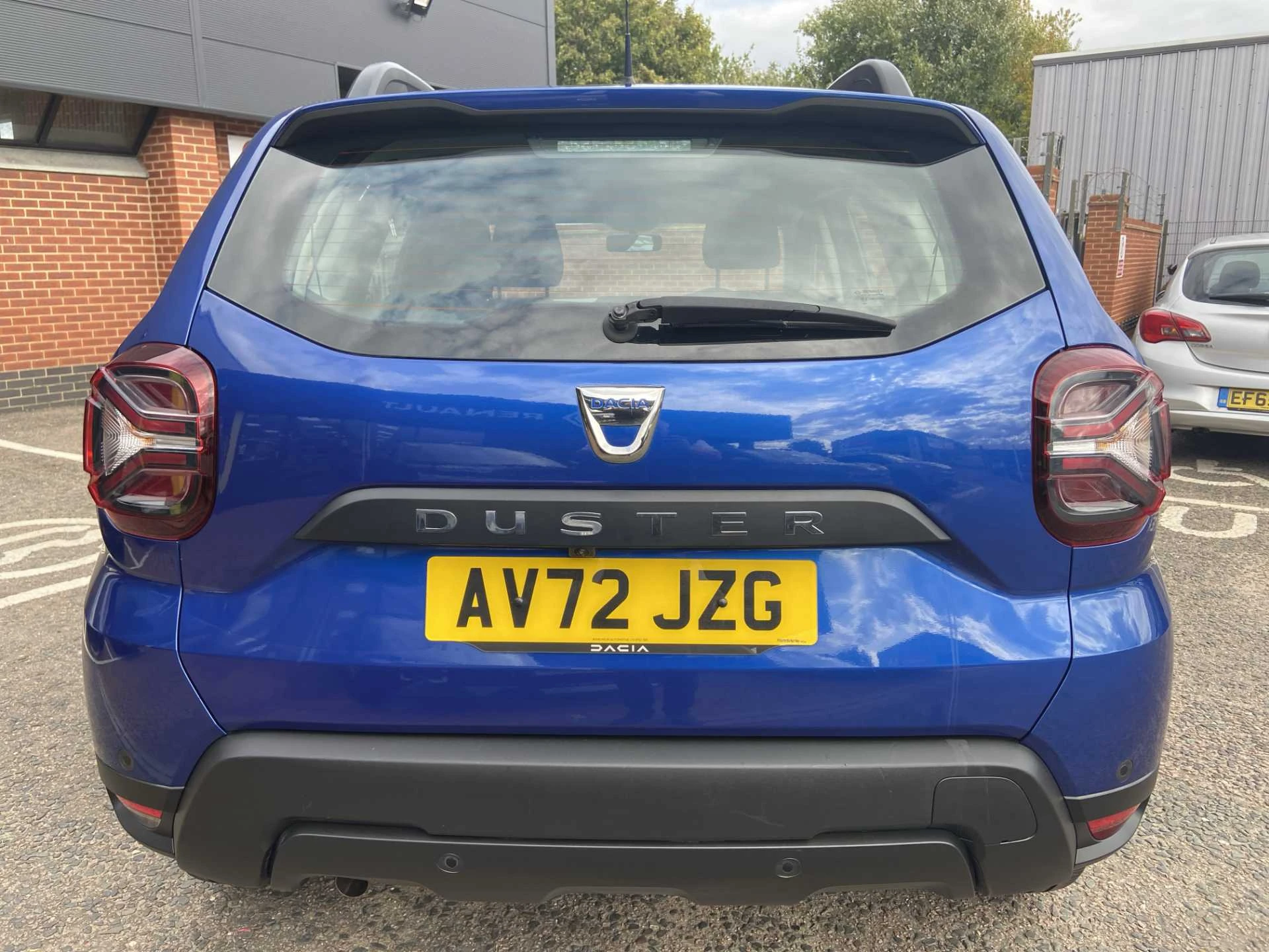 Vehicle image 4