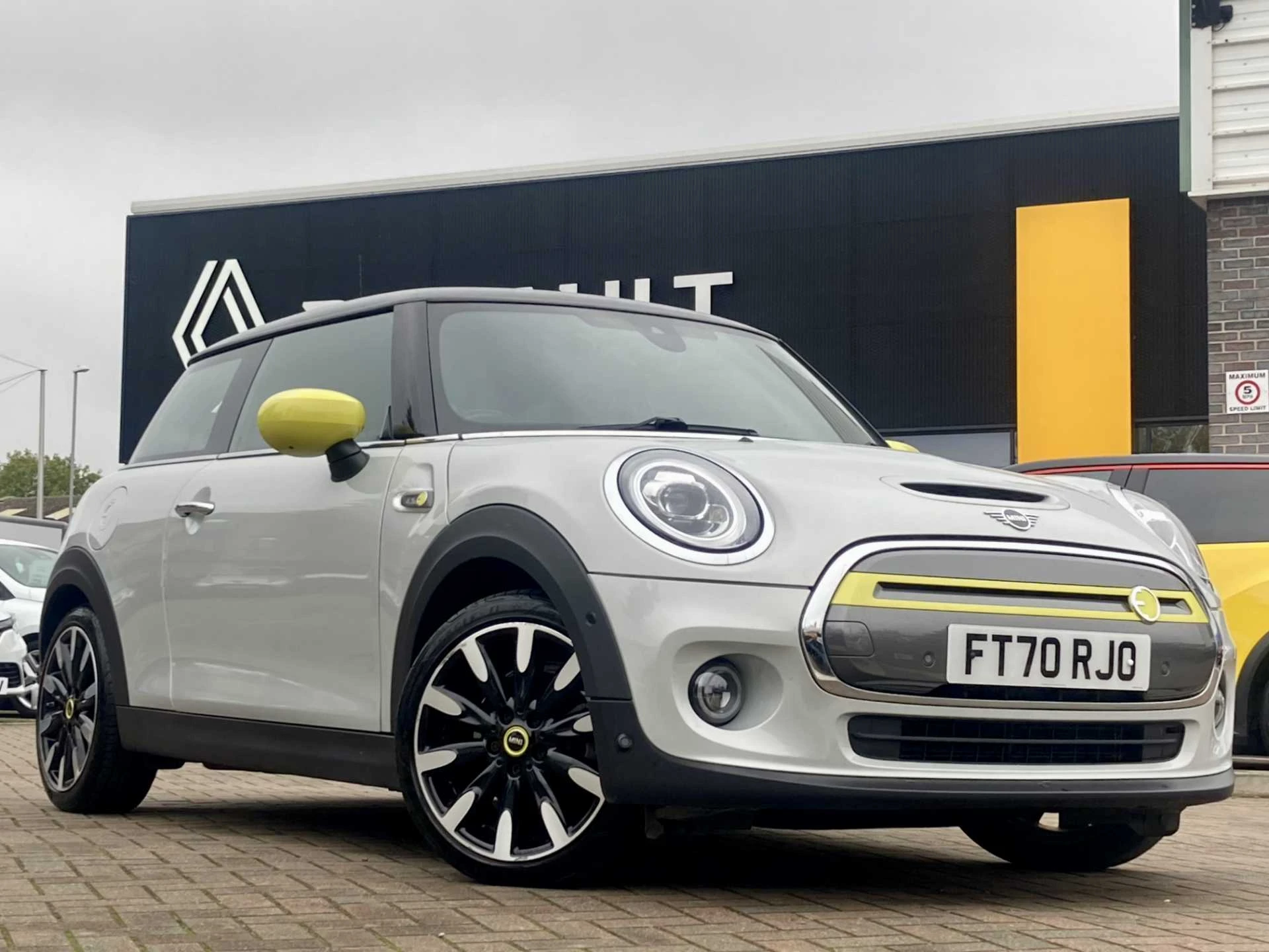 Vehicle image 3
