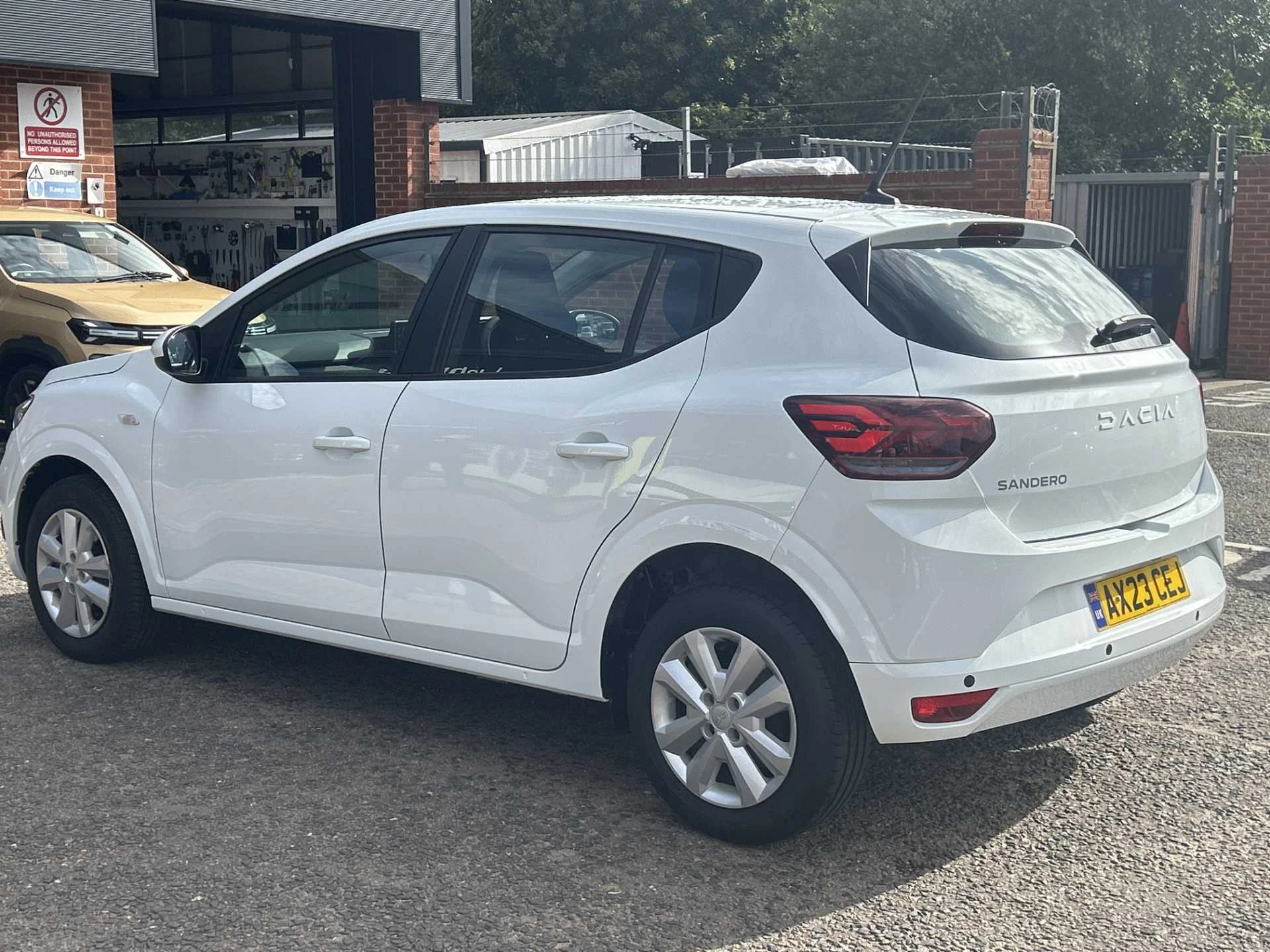 Vehicle image 3