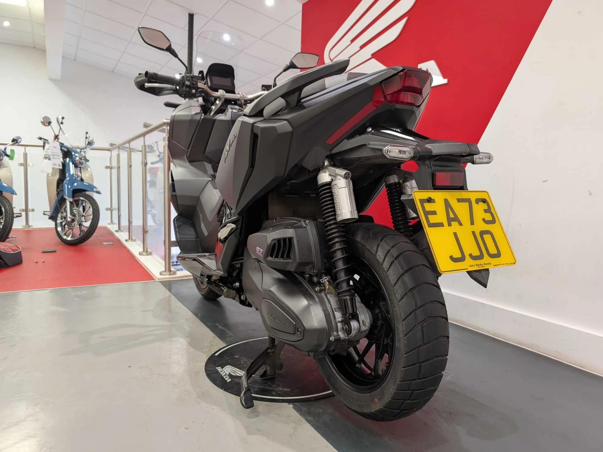 Vehicle image 5