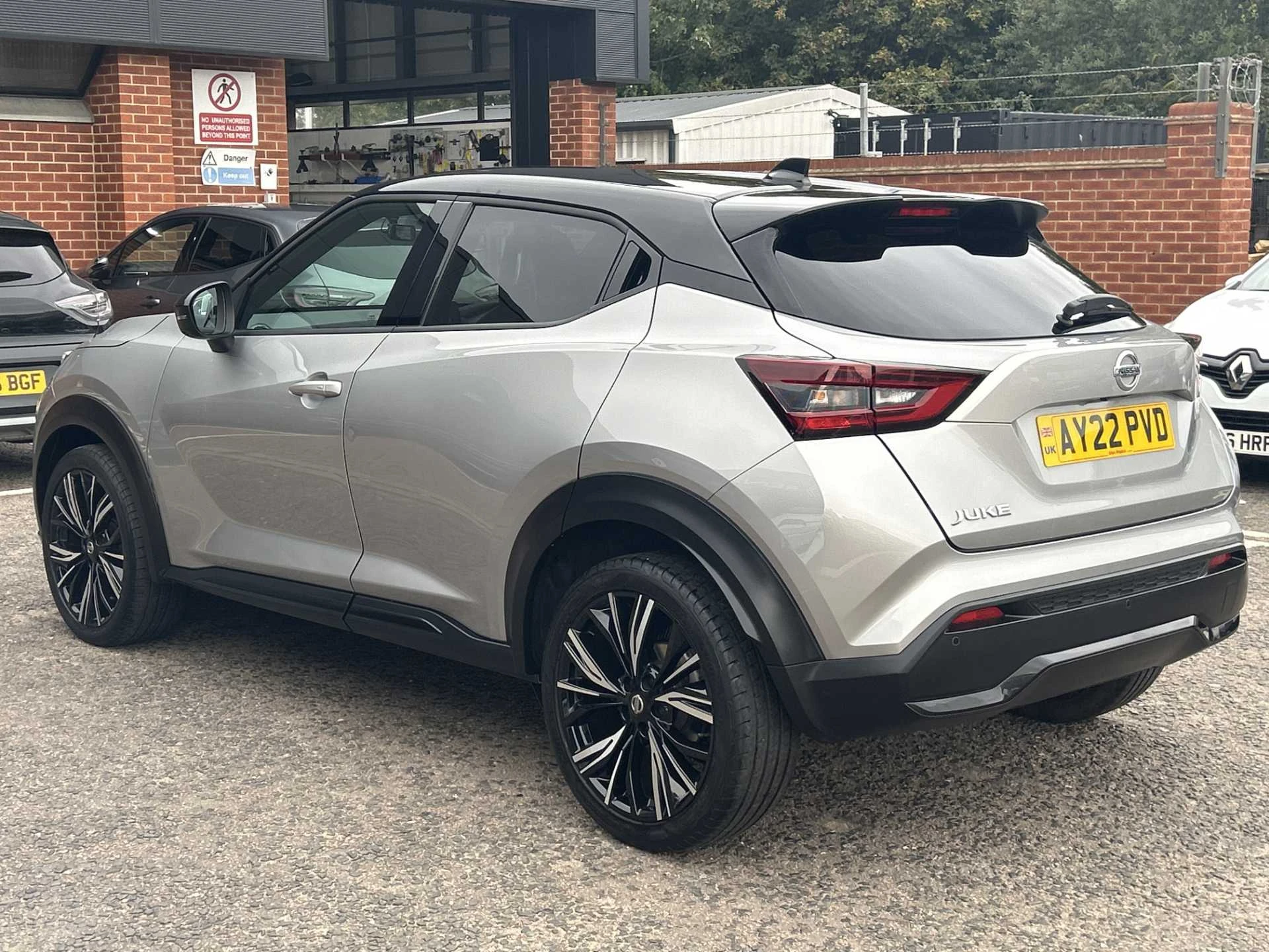 Vehicle image 3