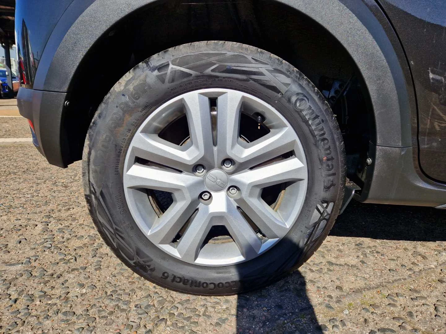 Vehicle image 7