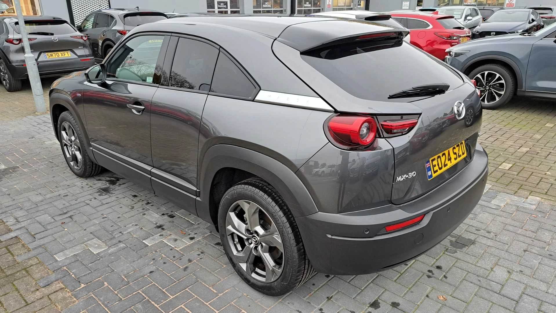 Vehicle image 5