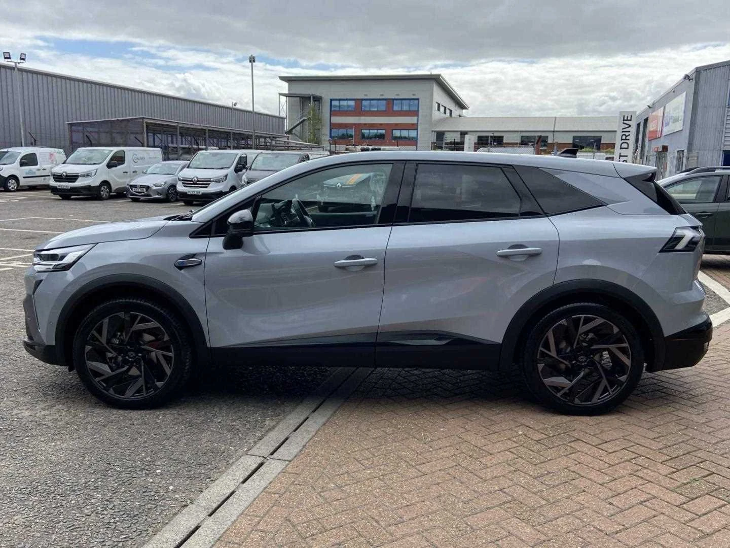 Vehicle image 4