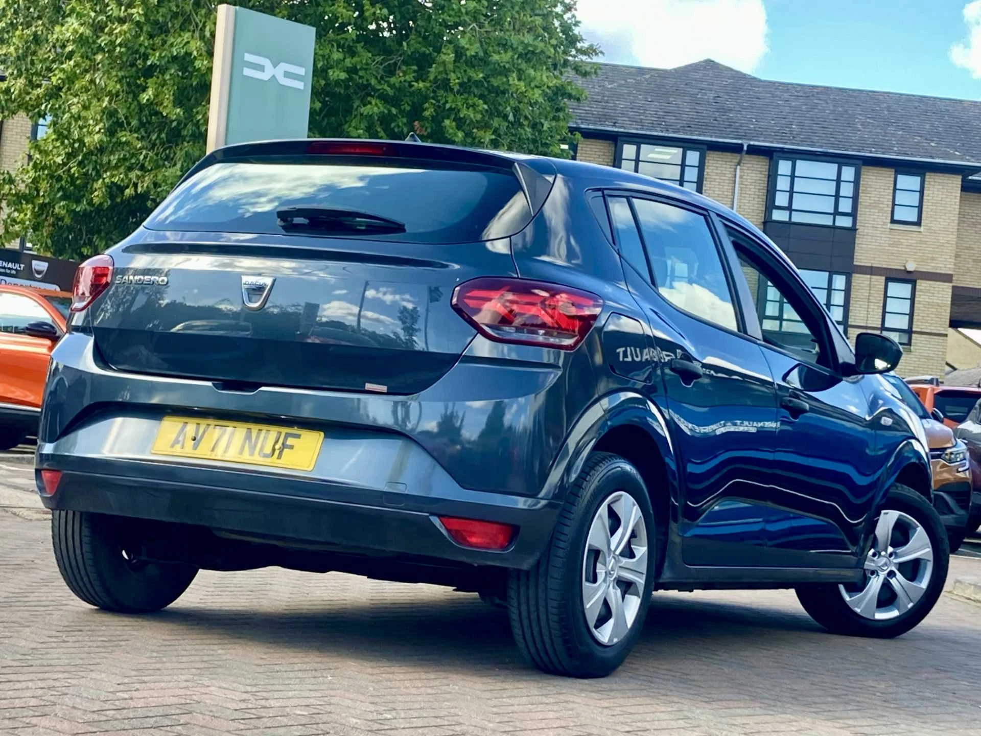 Vehicle image 5