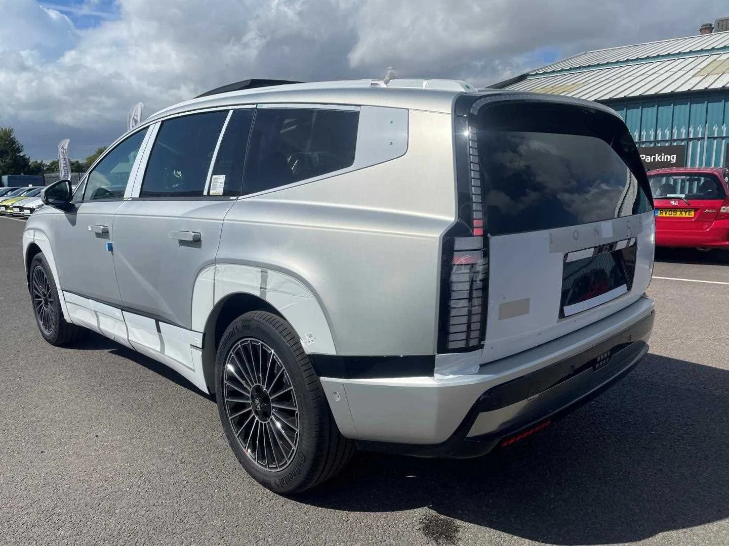 Vehicle image 6