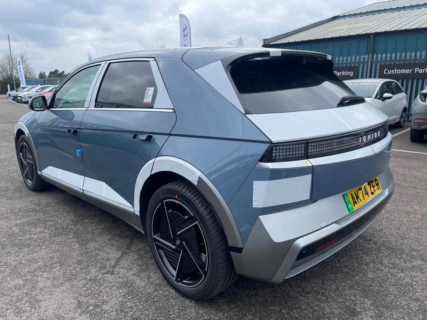Vehicle image 6