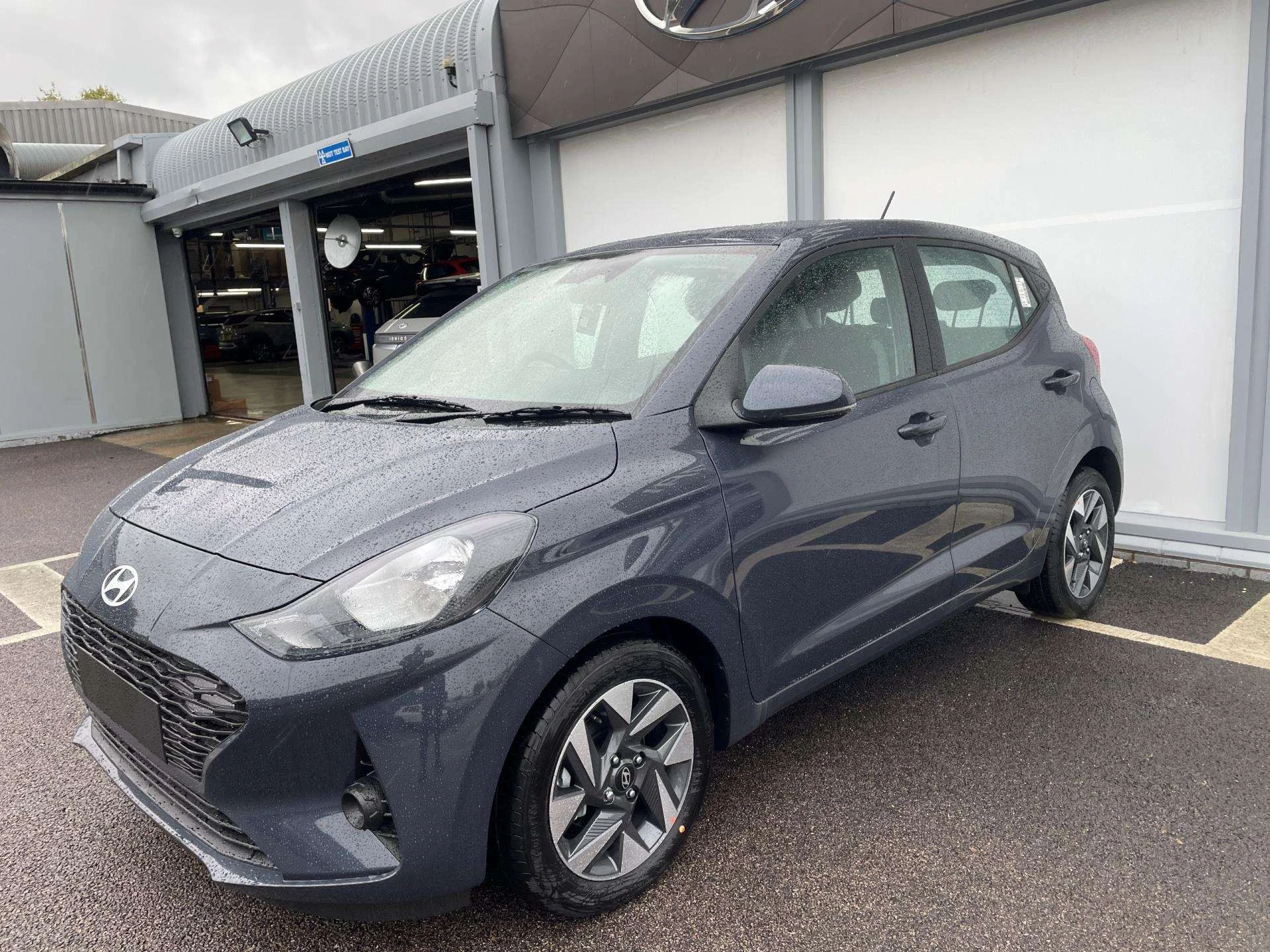 Vehicle image 6