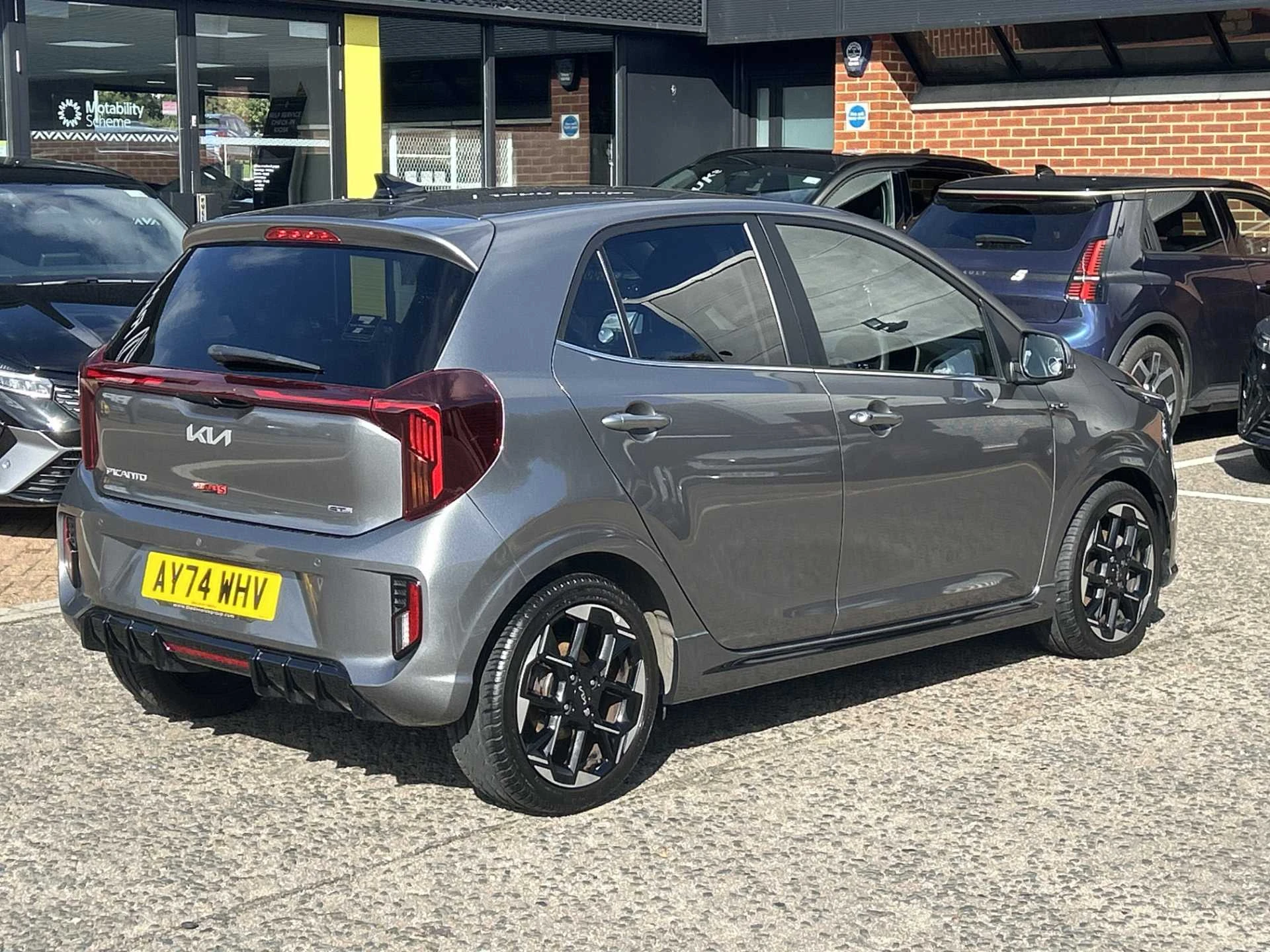 Vehicle image 4
